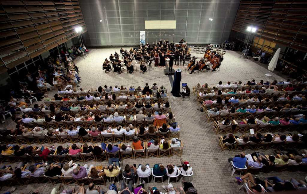 Η Συμφωνική Ορχήστρα του δήμου Αθηναίων στο αίθριο του Μουσείου Μπενάκη