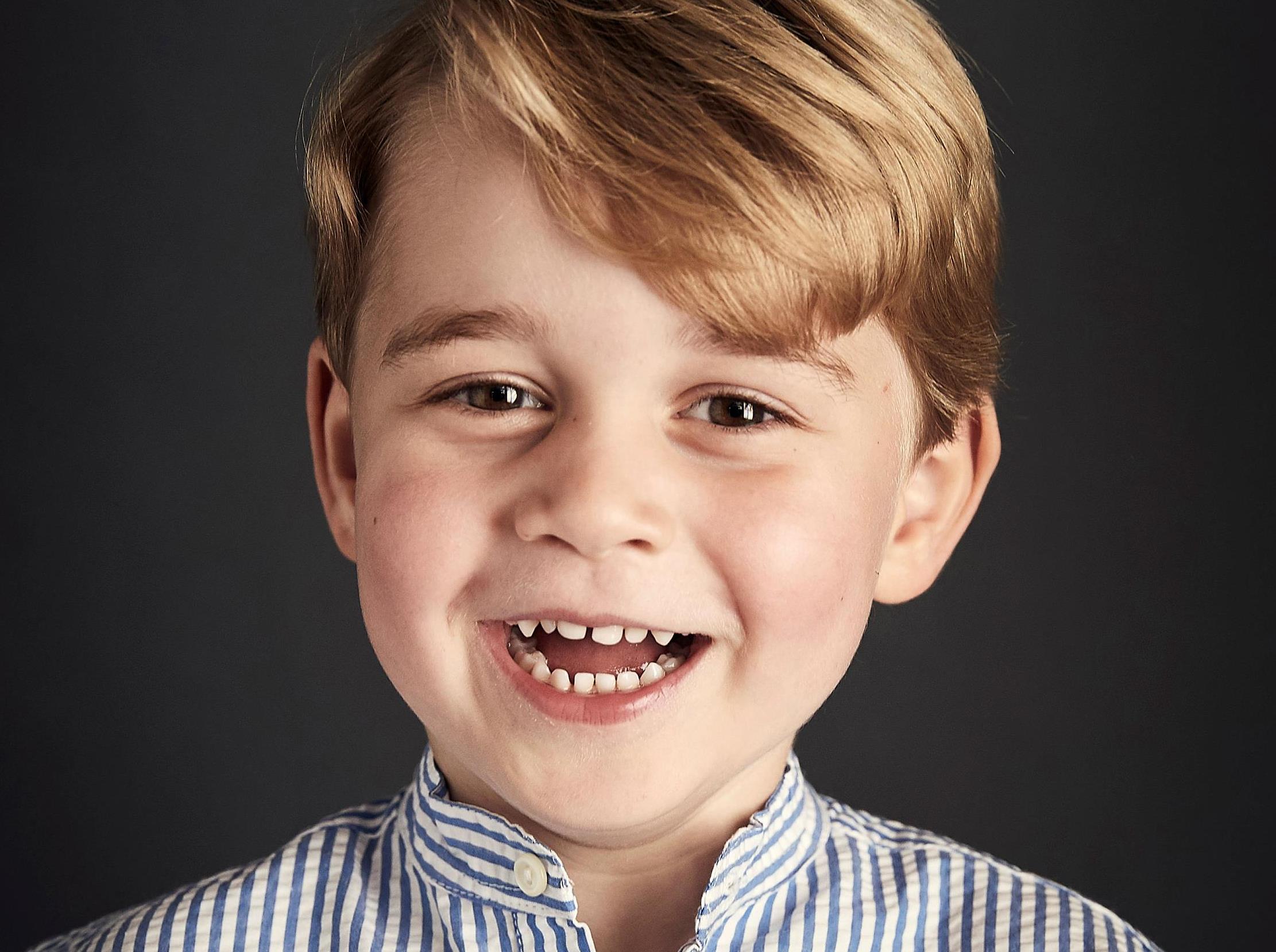 H επίσημη φωτογραφία του 4χρονου πλέον πρίγκιπα Τζορτζ