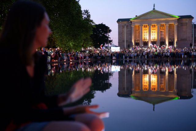 Πολωνία: Πέρασε και από τη Γερουσία η «μεταρρύθμιση» στη Δικαιοσύνη