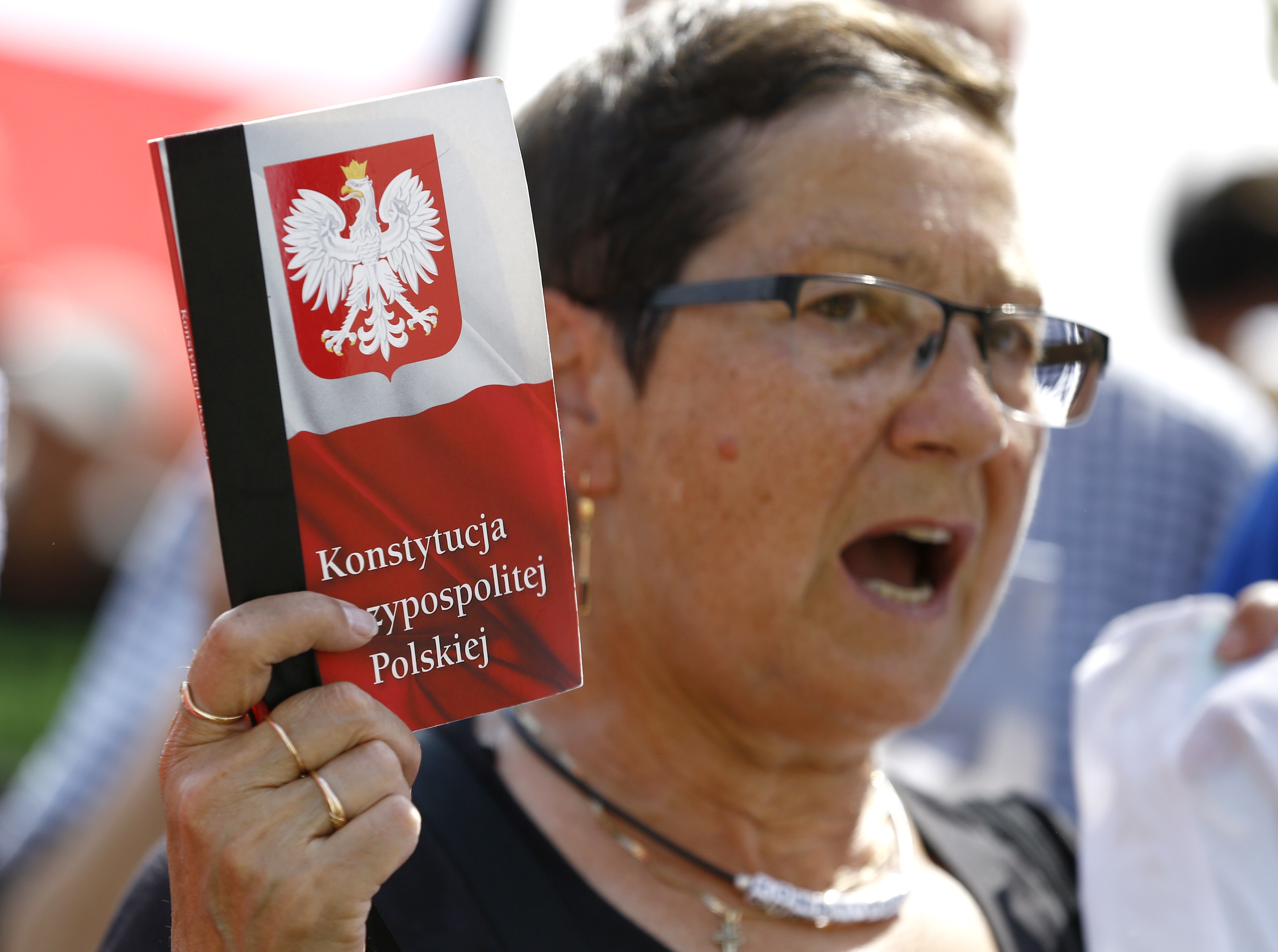 Σκληρό καμπάνακι ΕΕ σε Πολωνία για Δικαιοσύνη, απειλεί άμεσα με το άρθρο 7