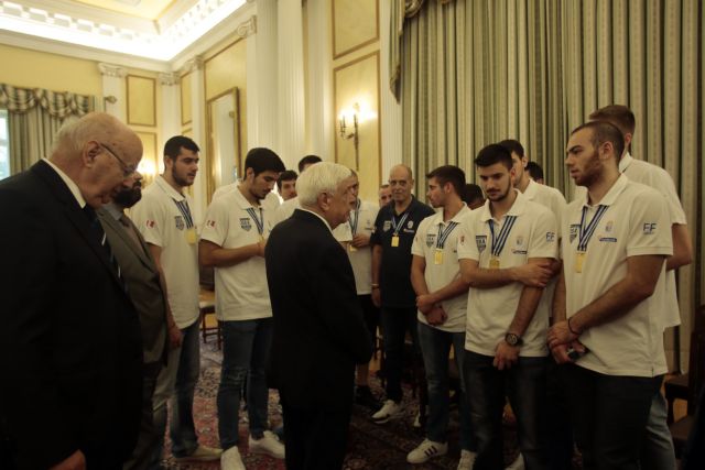 Και ο Προκόπης Παυλόπουλος υποδέχθηκε την εθνική Νέων