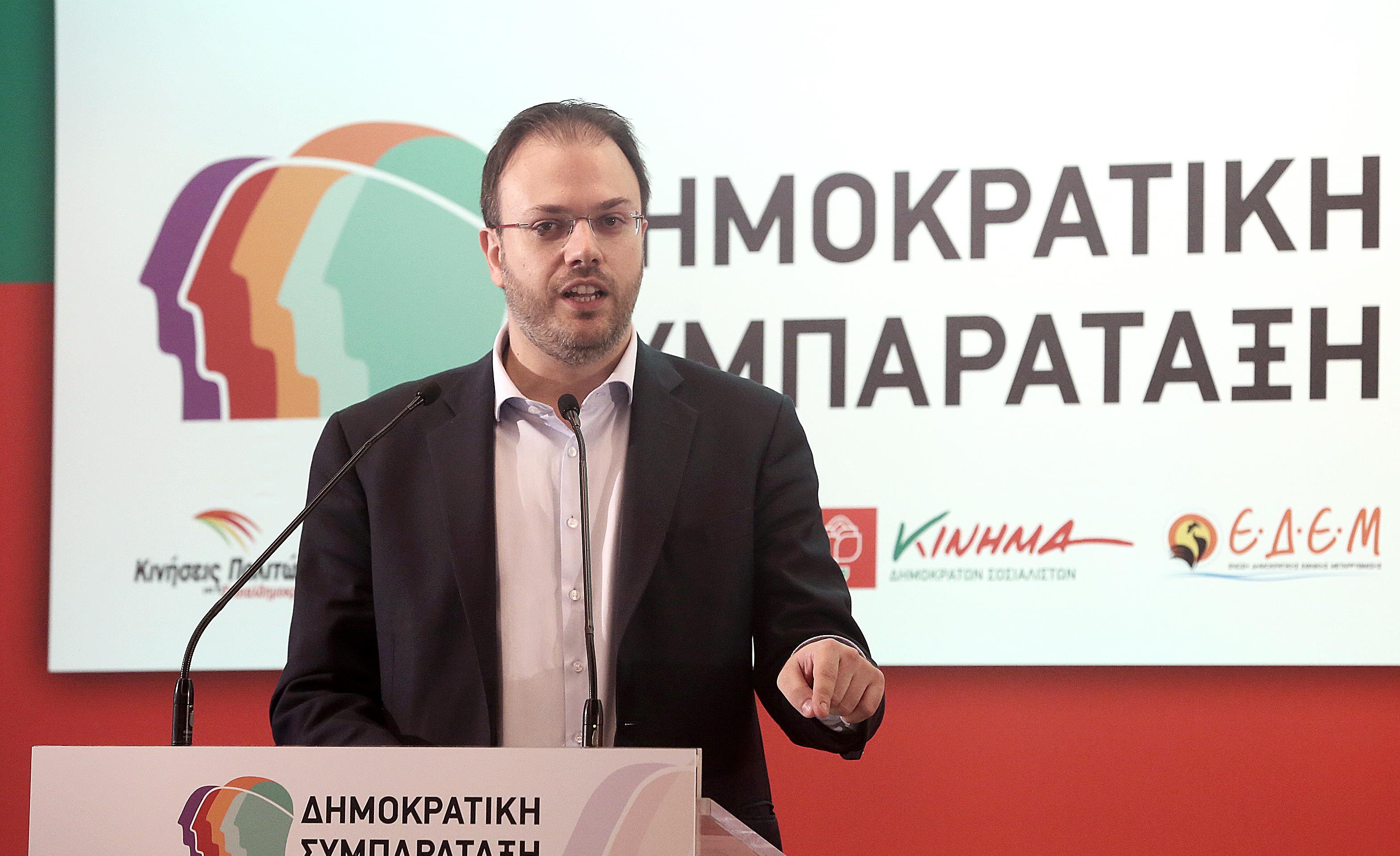 Θεοχαρόπουλος: Τεχνητό success story η έξοδος στις αγορές