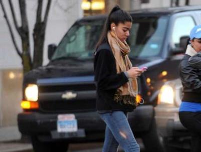 Χονολουλού: Πρόστιμα σε όσους διασχίζουν διαβάσεις χαζεύοντας το κινητό