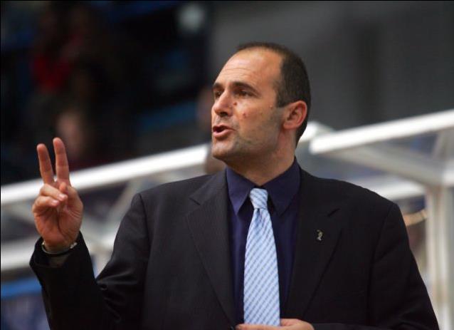 Ο Γιώργος Καλαφατάκης στον πάγκο του Πανιωνίου