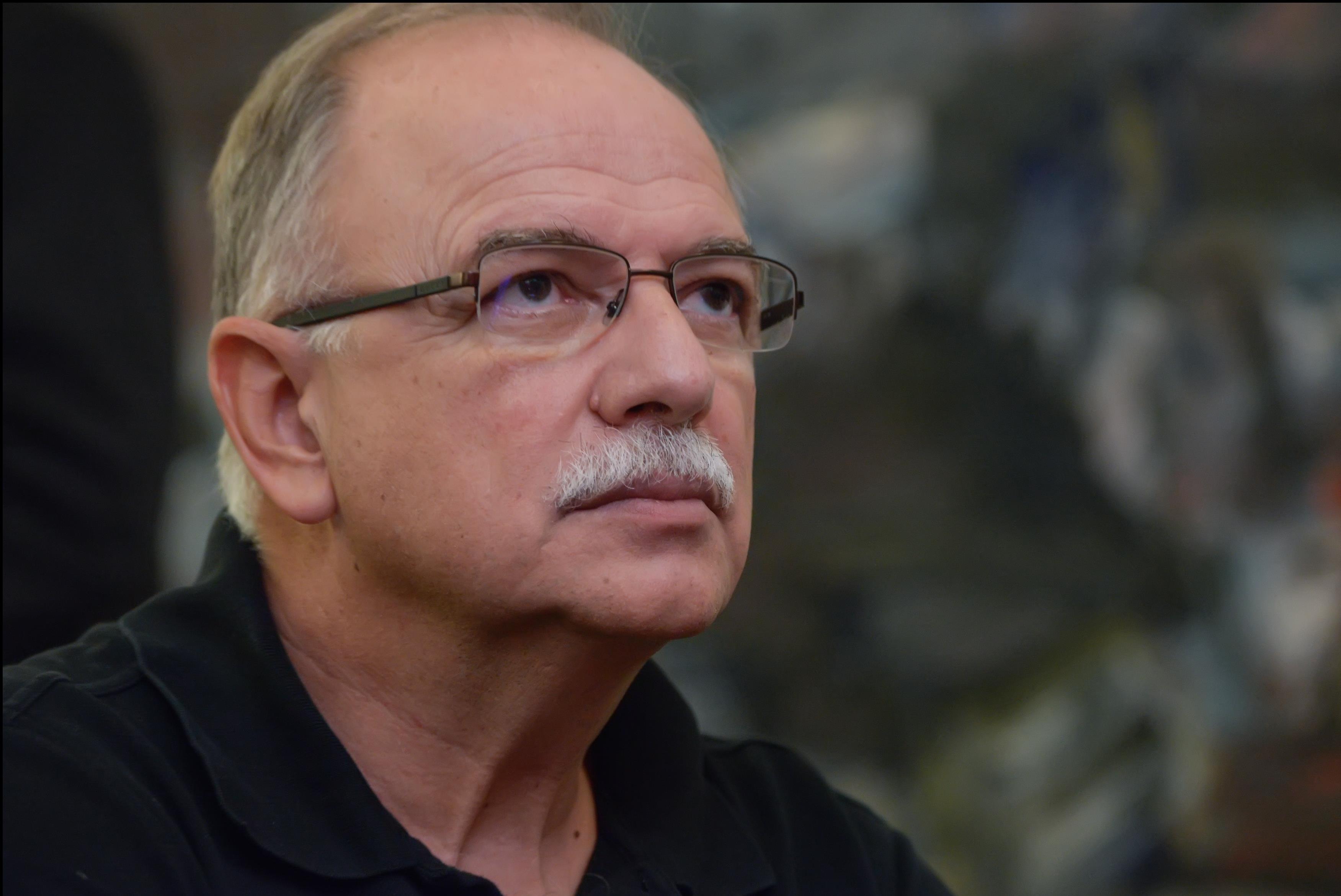 Παπαδημούλης κατά Πύρρου Δήμα για το θέμα των σημαιοφόρων