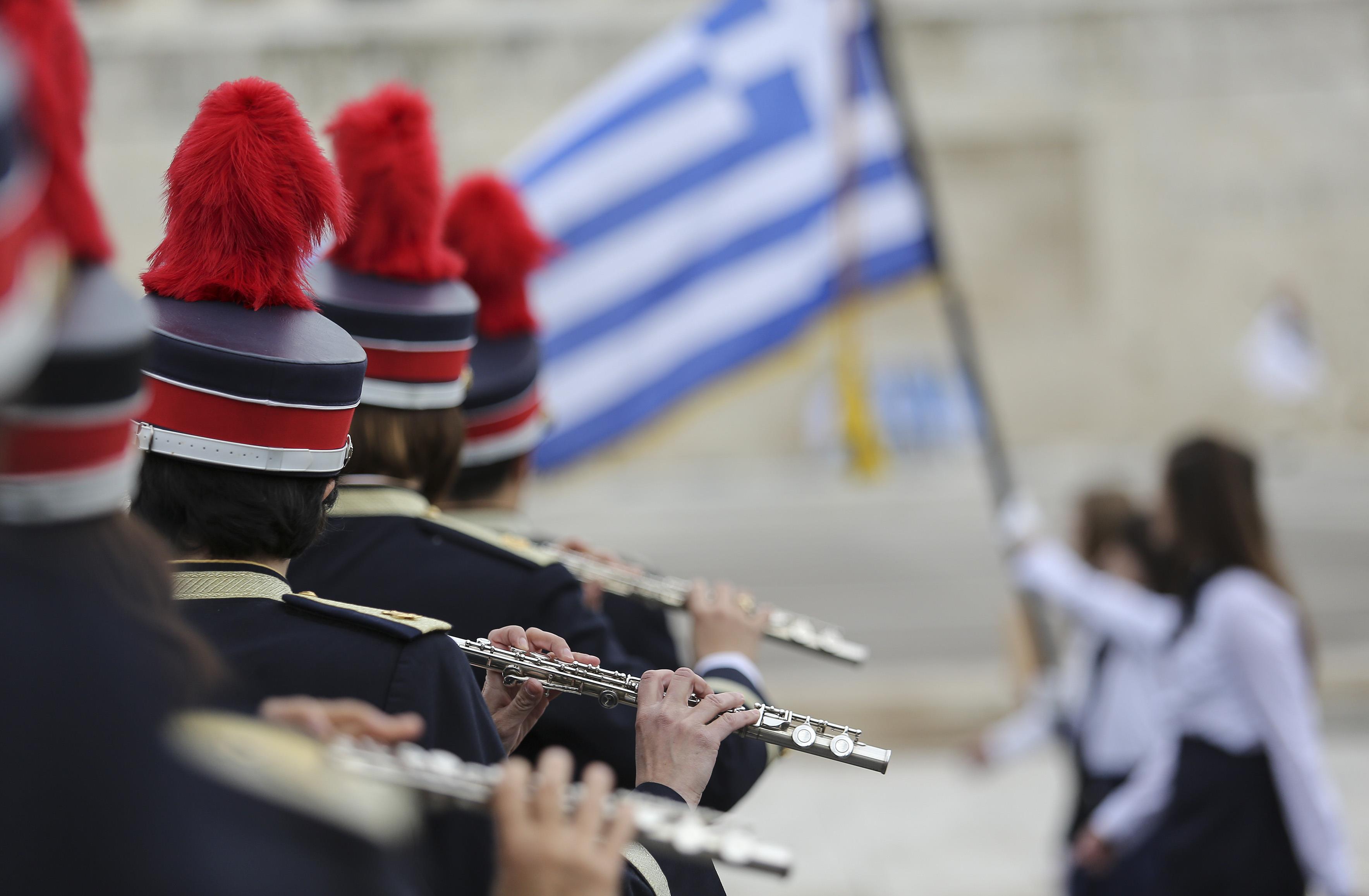 Με κλήρωση οι σημαιοφόροι και παραστάτες στα δημοτικά σχολεία