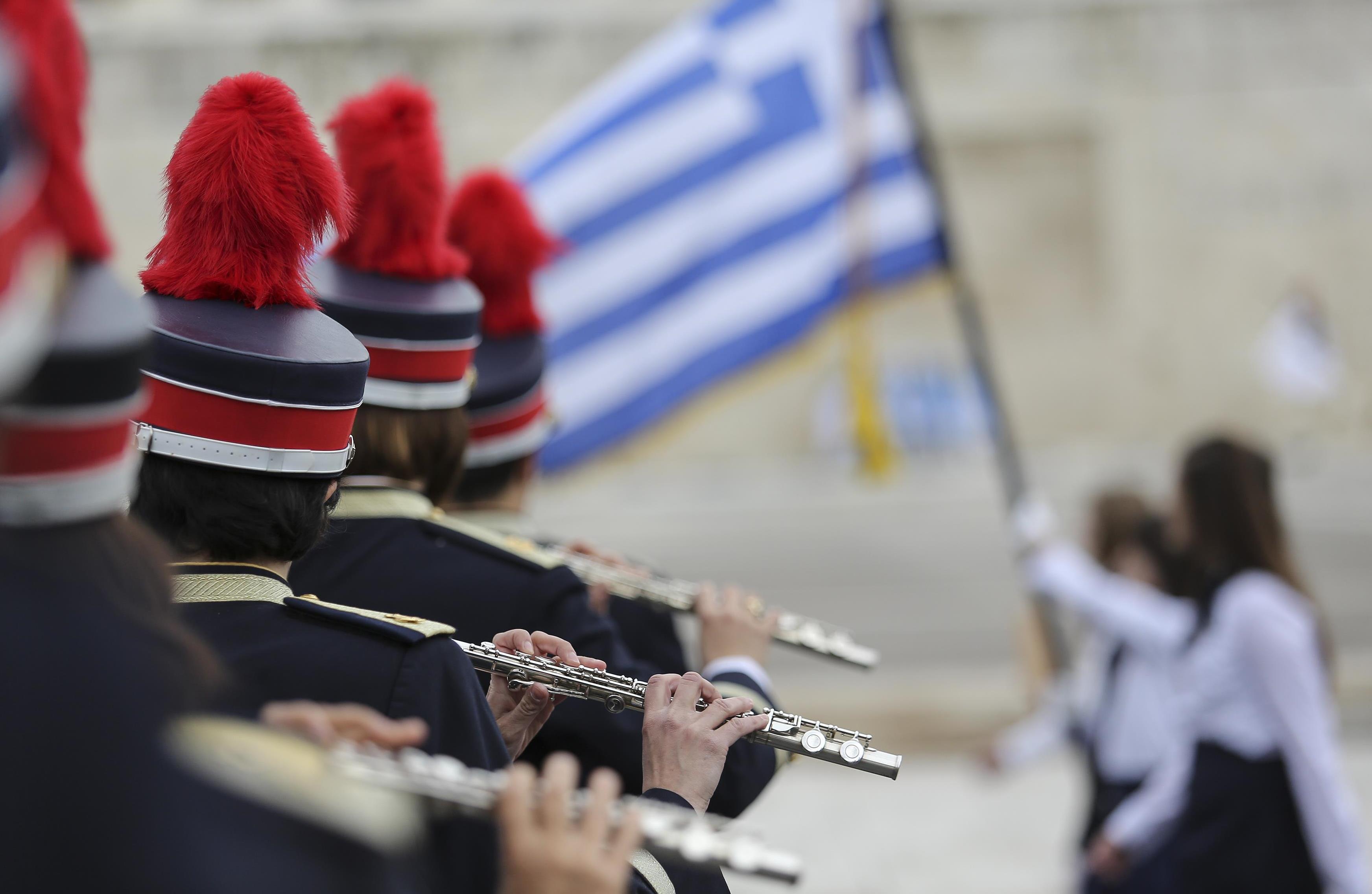 ΣτΕ: Συνταγματική η επιλογή σημαιοφόρων με κλήρωση