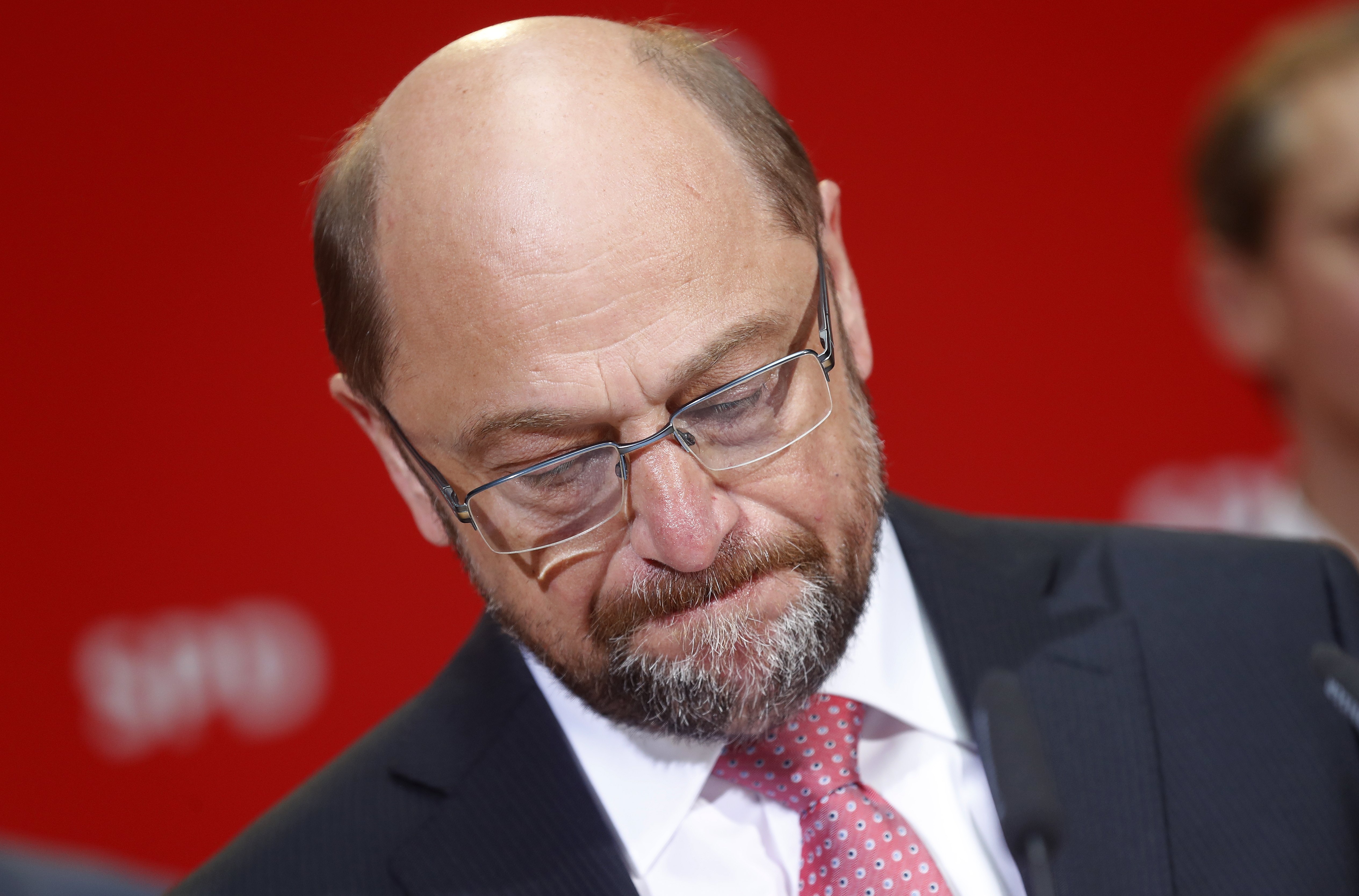 Πώς μία μικρή σπίθα έχει βάλει φωτιά στον Σουλτς πριν τις εκλογές