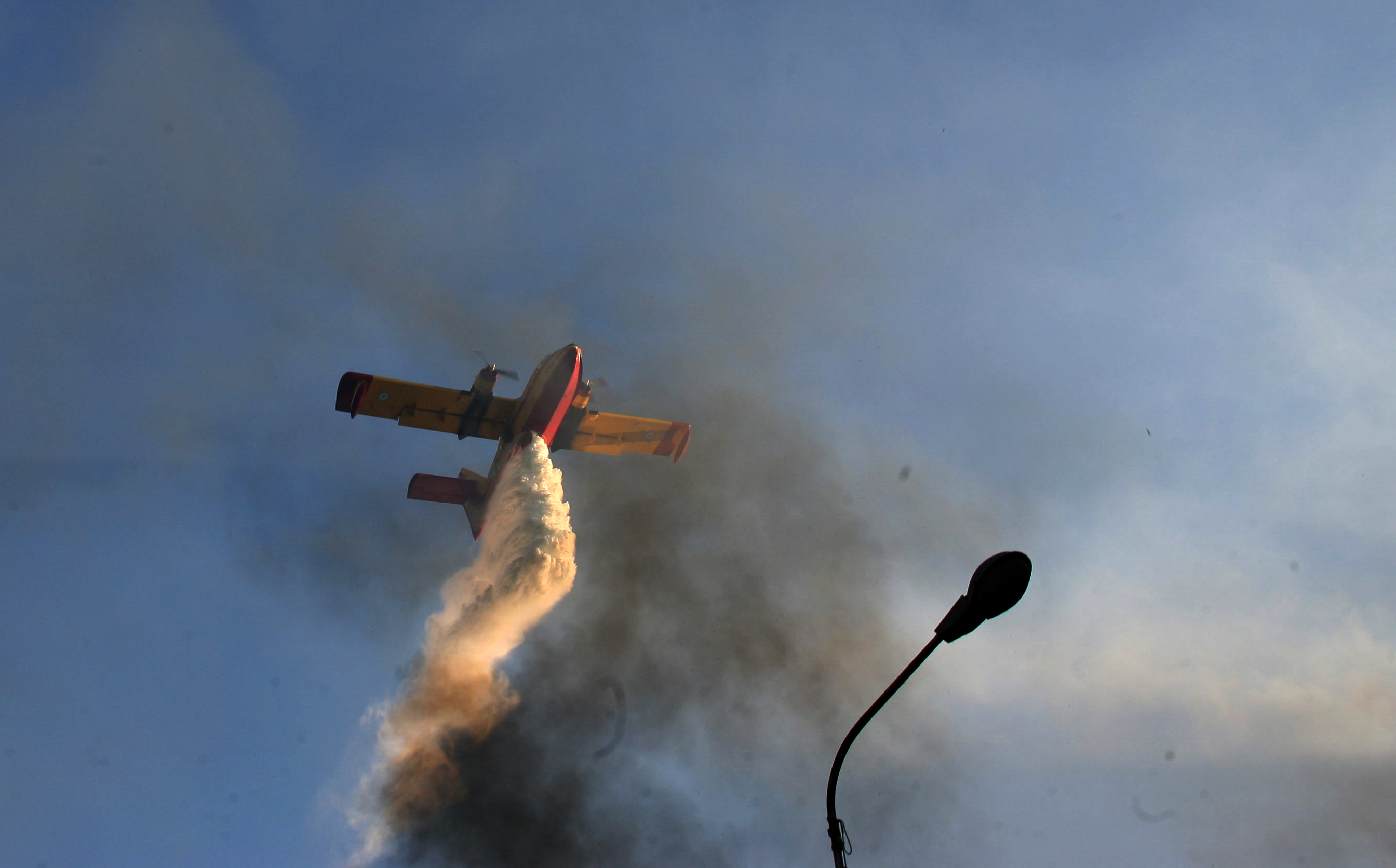 Συνελήφθη 24χρονος που κατηγορείται για 16 πυρκαγιές στην Αττική