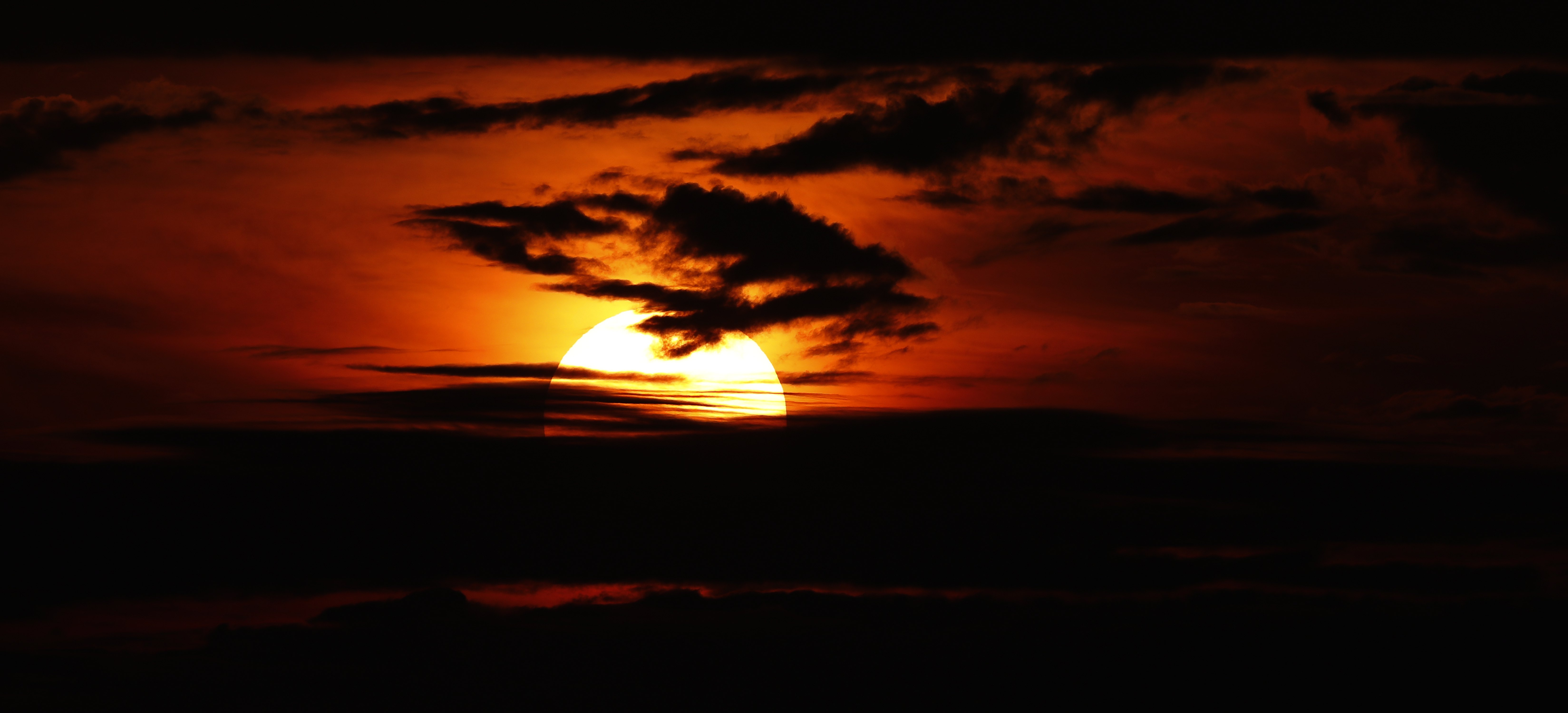 Ο πυρήνας του Ήλιου περιστρέφεται με τετραπλάσια ταχύτητα από την επιφάνειά του