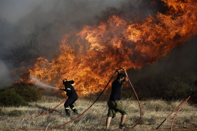 Ολονύχτια μάχη με τις φλόγες στη Λέσβο