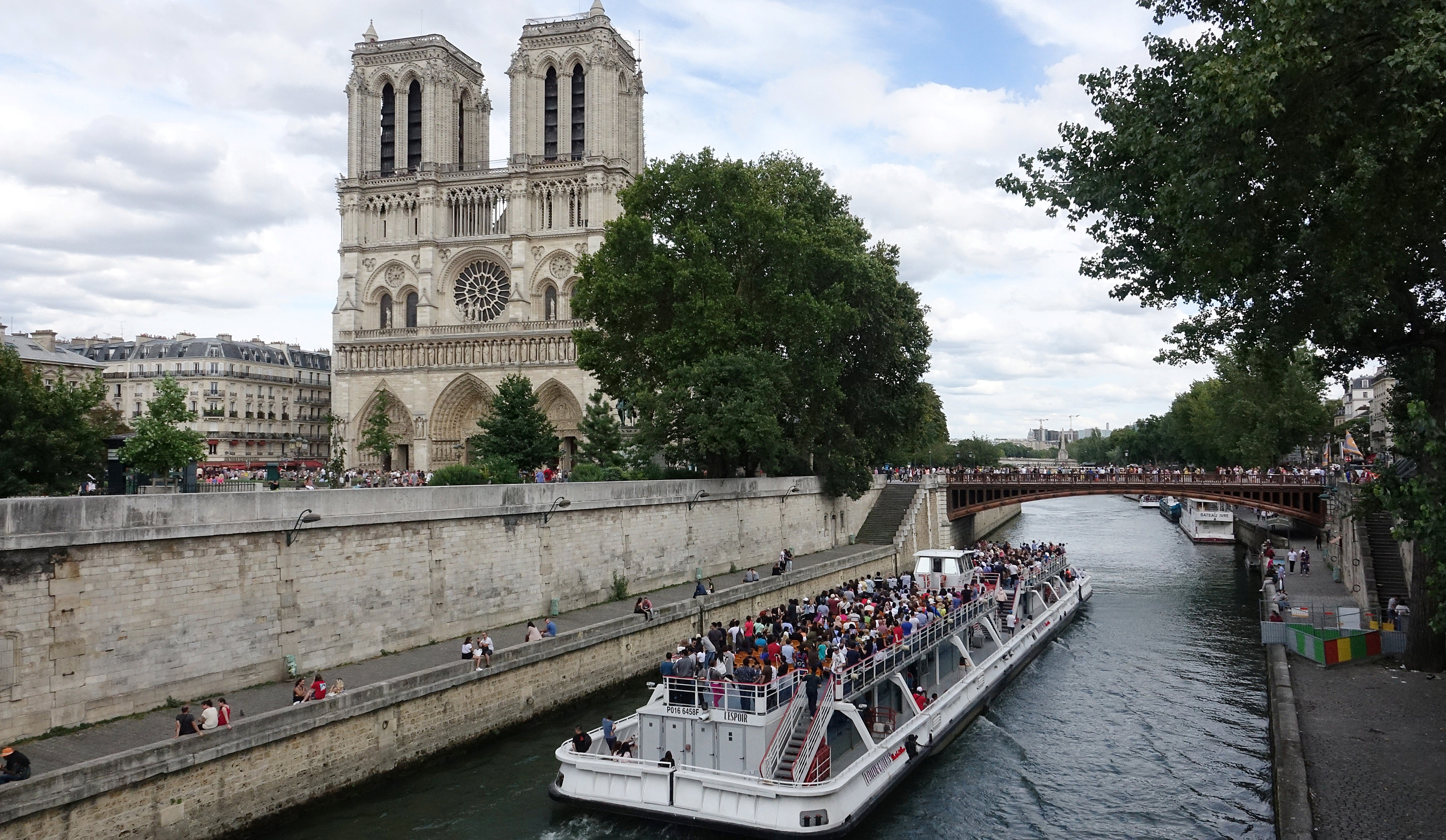 Πρώτη η Γαλλία στις αφίξεις τουριστών το 2016