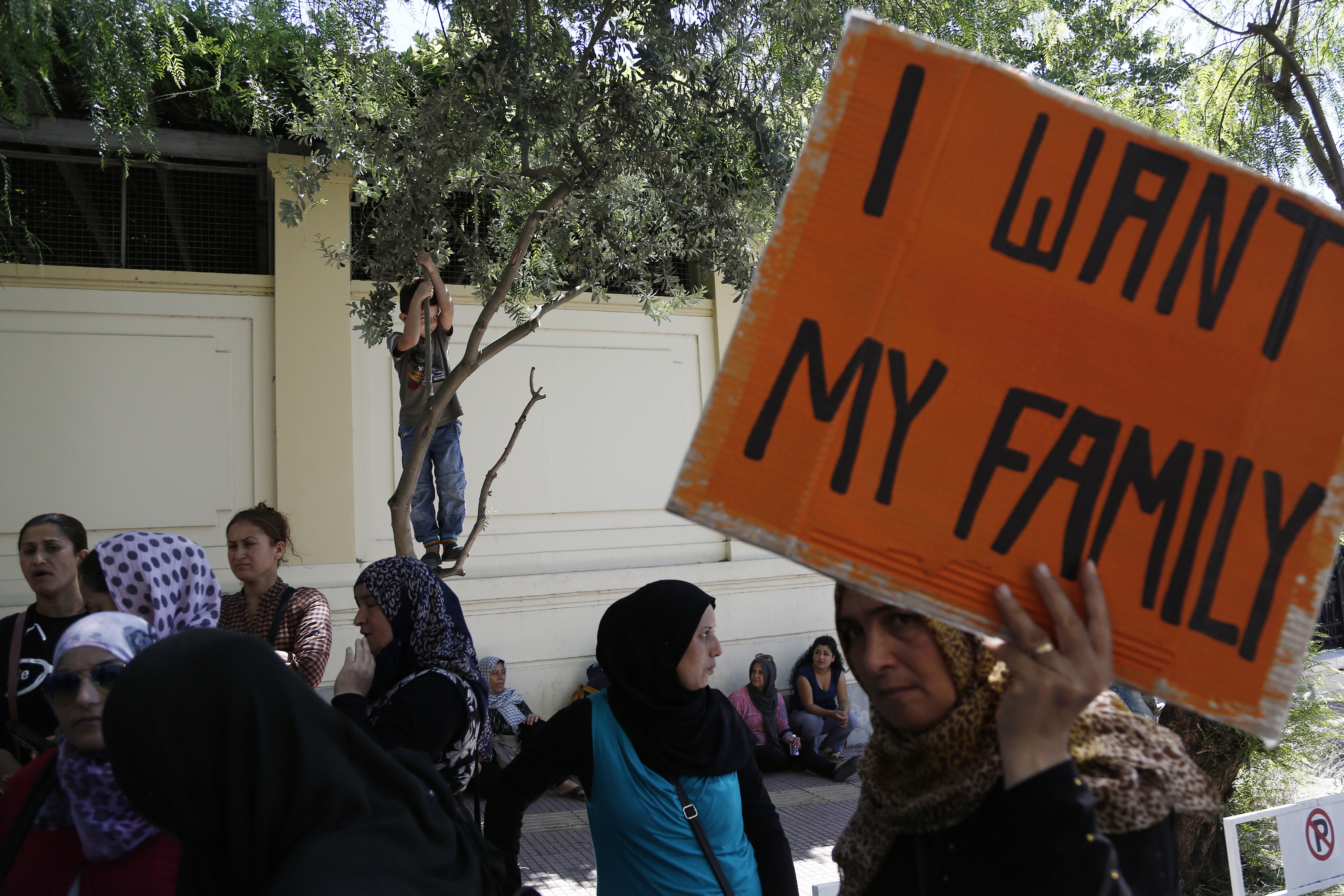 Συγκέντρωση διαμαρτυρίας έξω από τη Γερμανική Πρεσβεία από σύρους πρόσφυγες