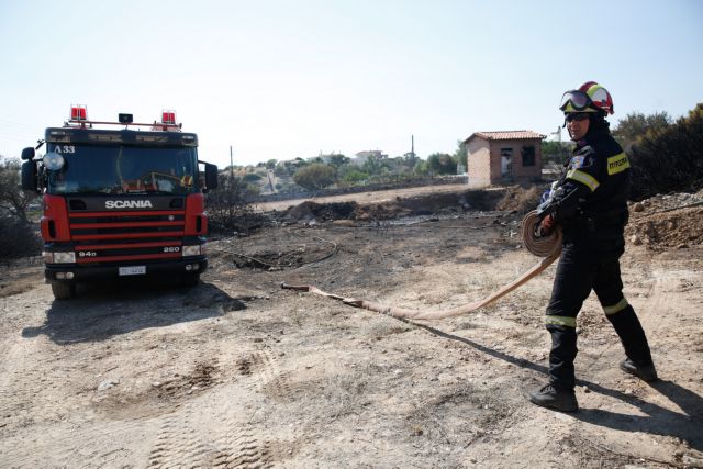 Υπό μερικό έλεγχο η φωτιά σε εργοστάσιο τυποποίησης ελαιολάδου στα Μέγαρα
