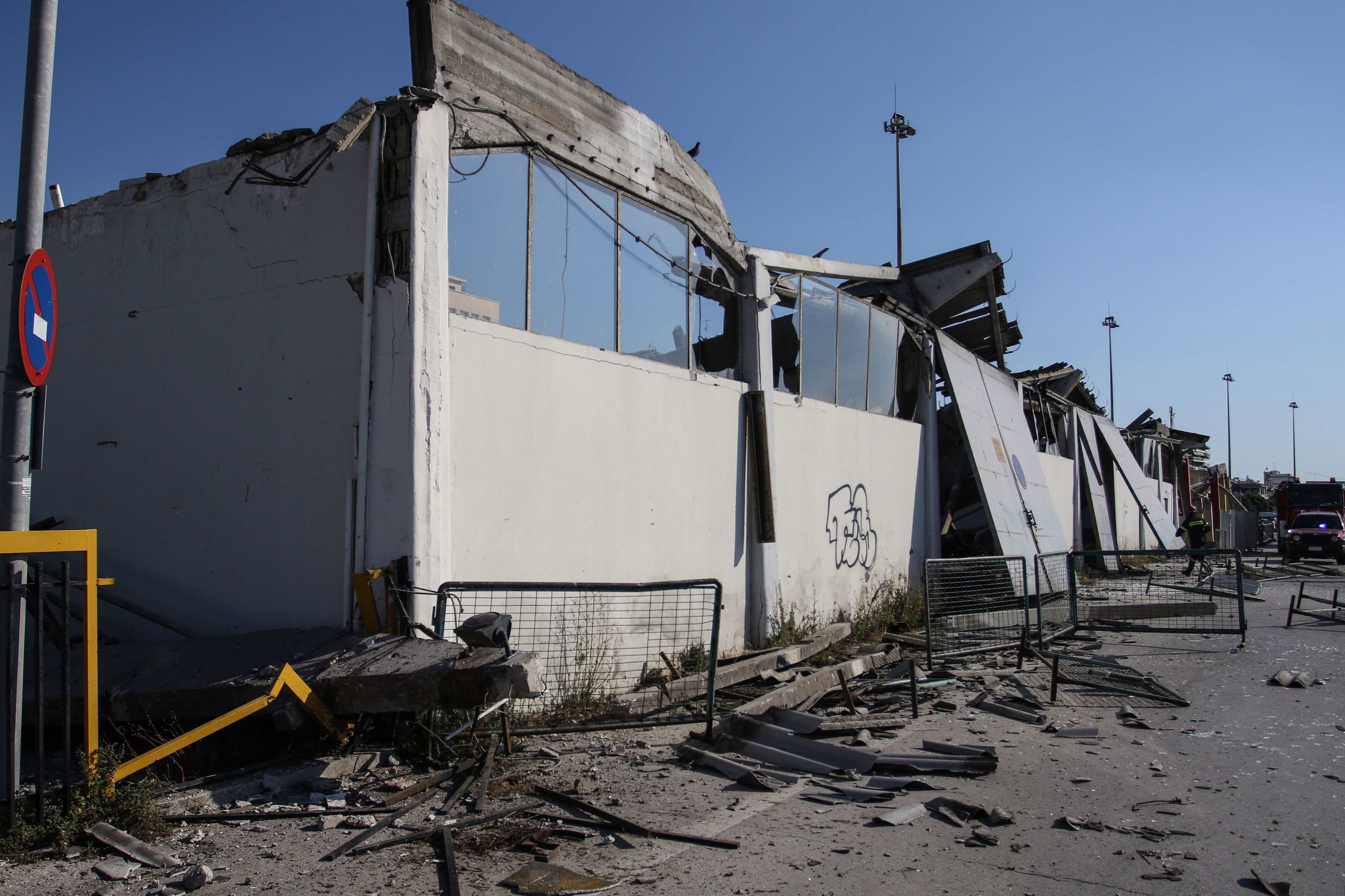 Μέτρα προστασίας σε κτίριο όπου στεγάζονταν οι υπηρεσίες λιμένα Πάτρας