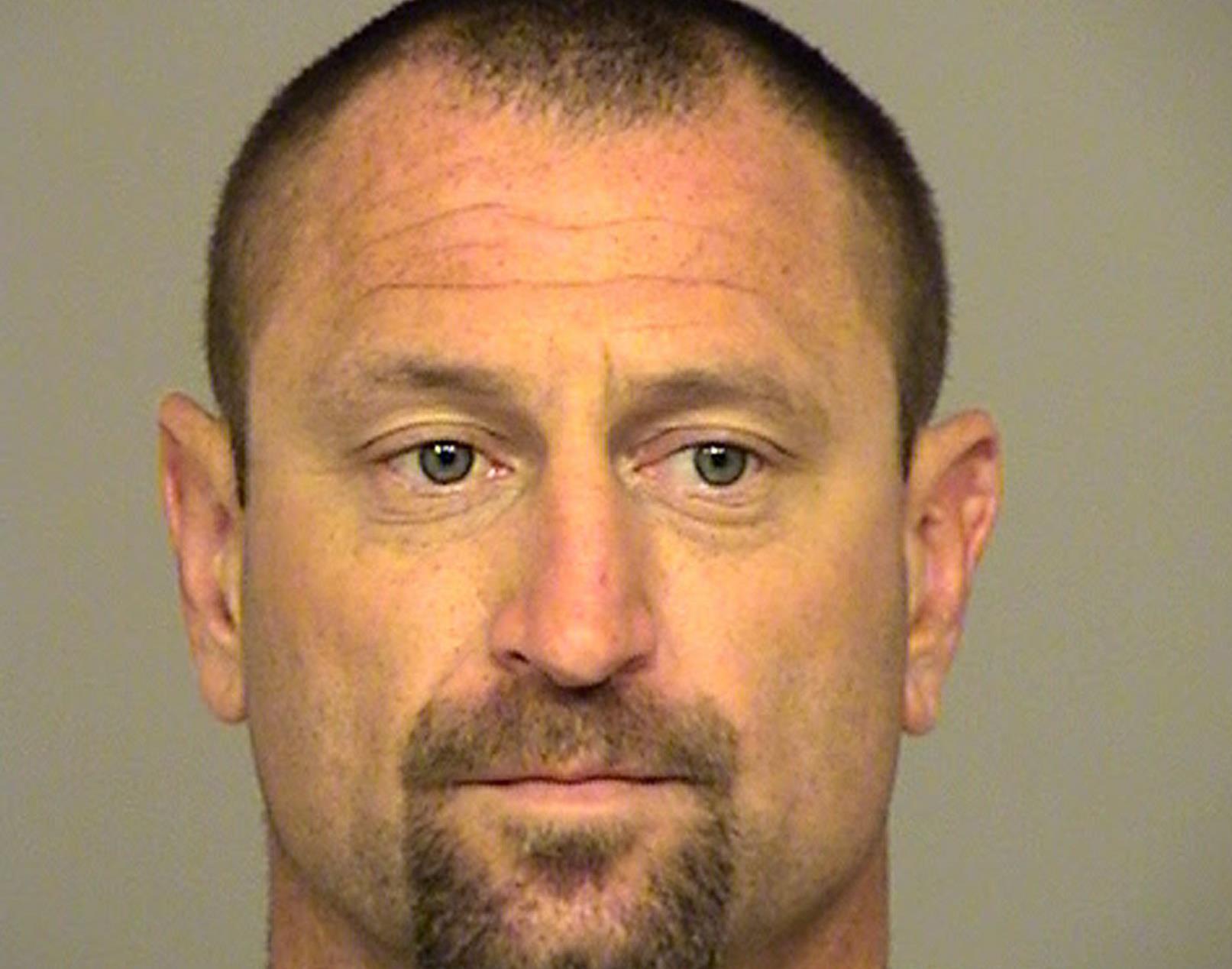 Να γιατί όταν είσαι κακοποιός, πρέπει να τραβάς το καζανάκι