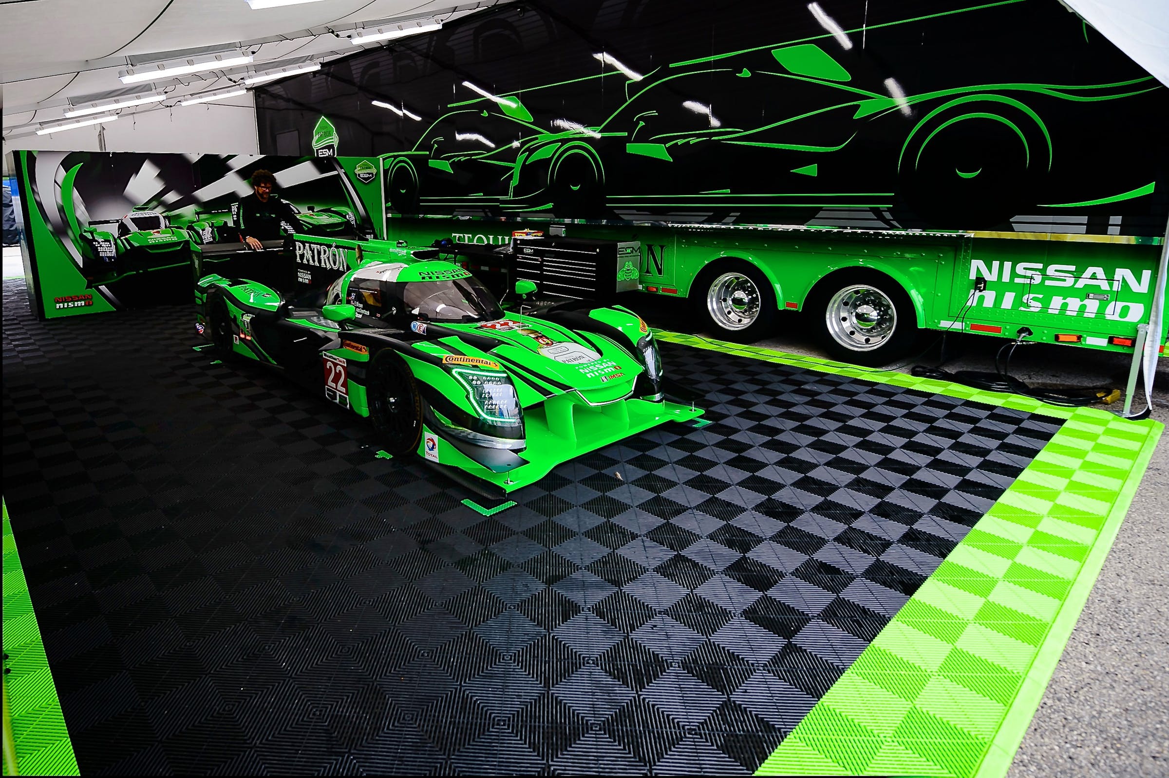 H Nissan κατακτά το Road America