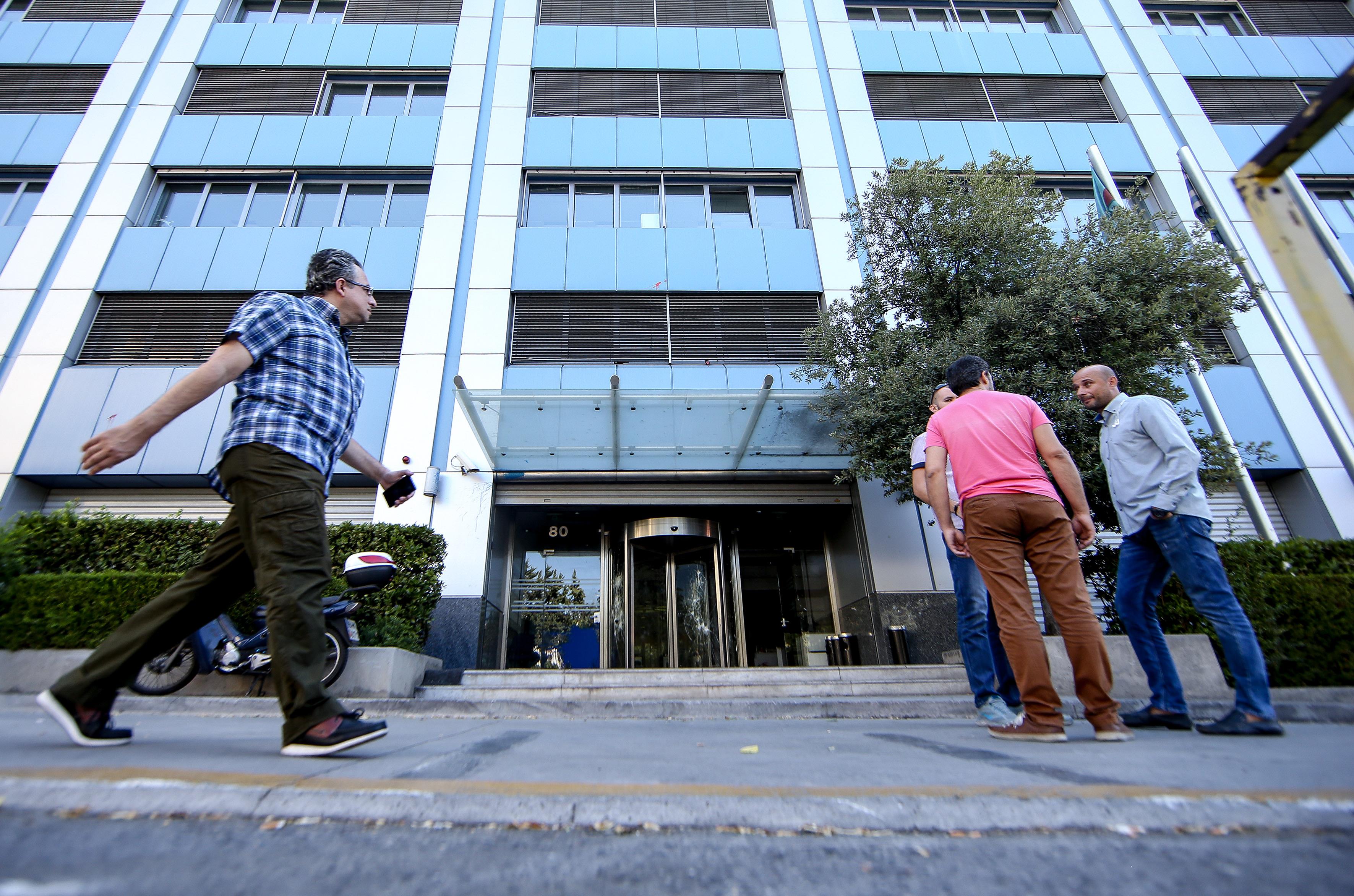 Πολιτική καταδίκη της επίθεσης στο παλιό κτίριο του ΔΟΛ