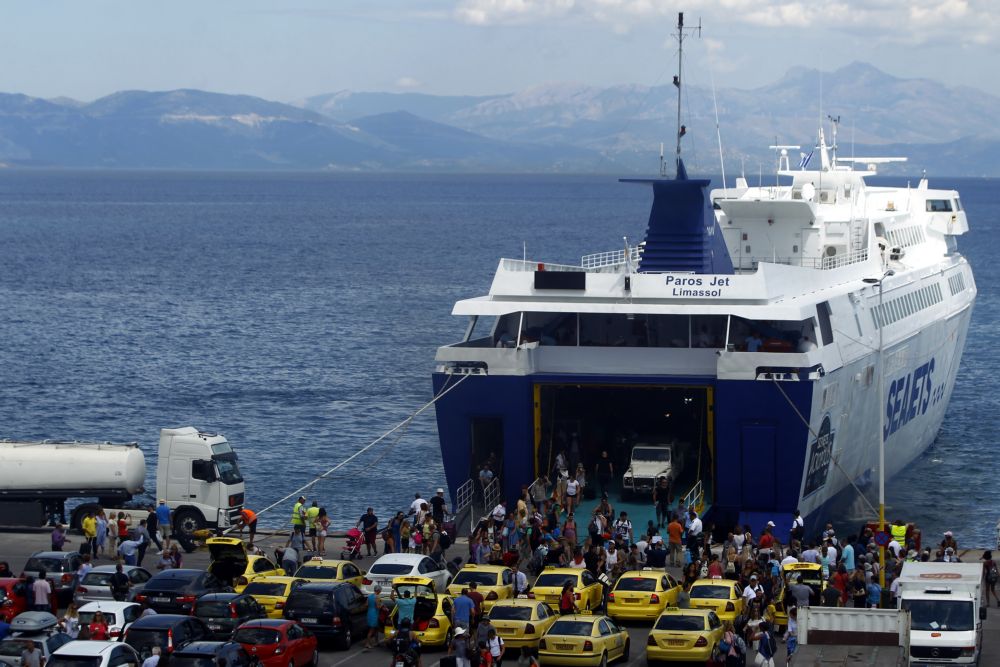 Σύσκεψη στο υπουργείο Ναυτιλίας για προβλήματα στο λιμάνι της Ραφήνας