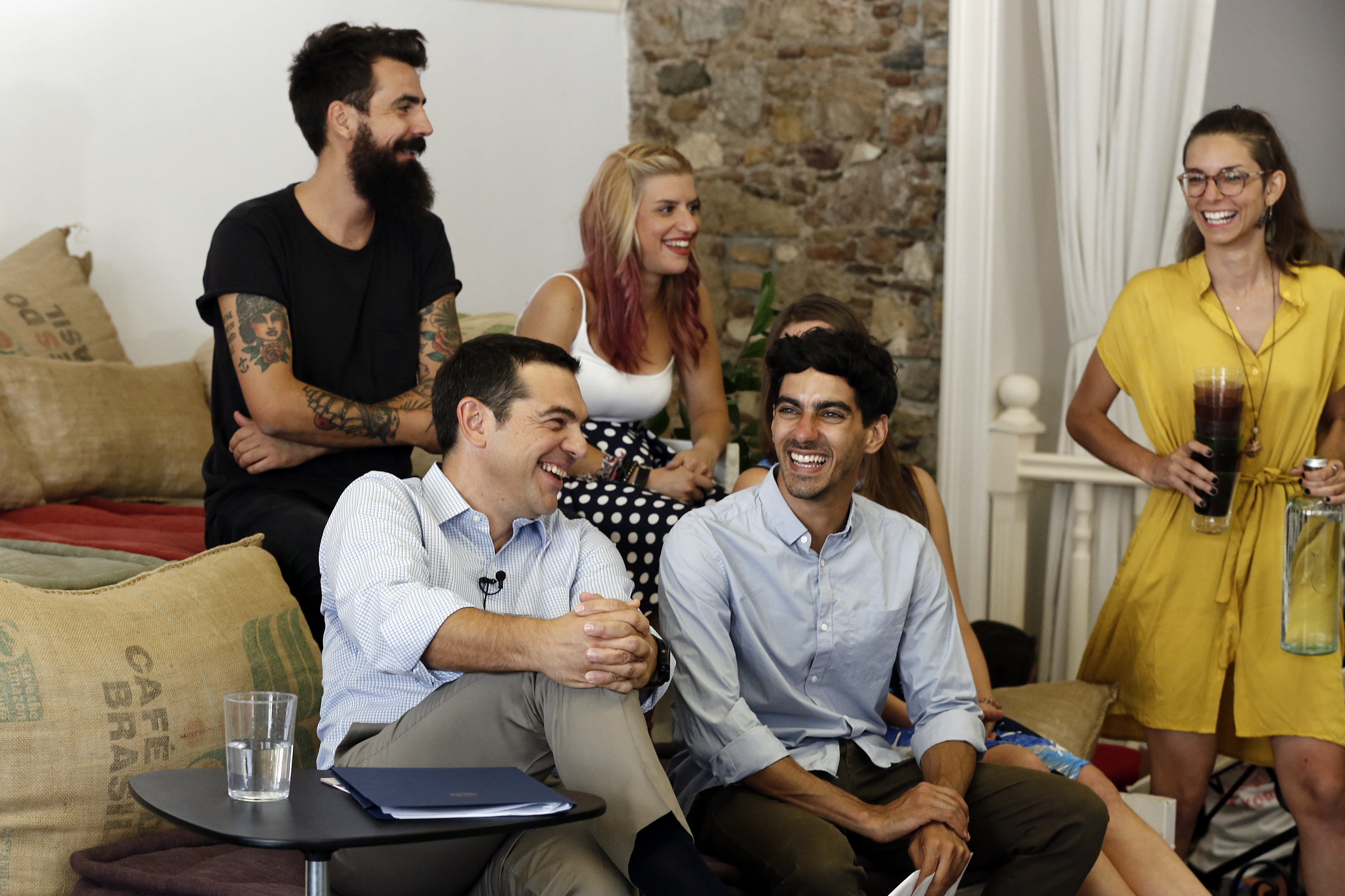 Συνάντηση Τσίπρα με νέους, εκπροσώπους κοινωνικών επιχειρήσεων