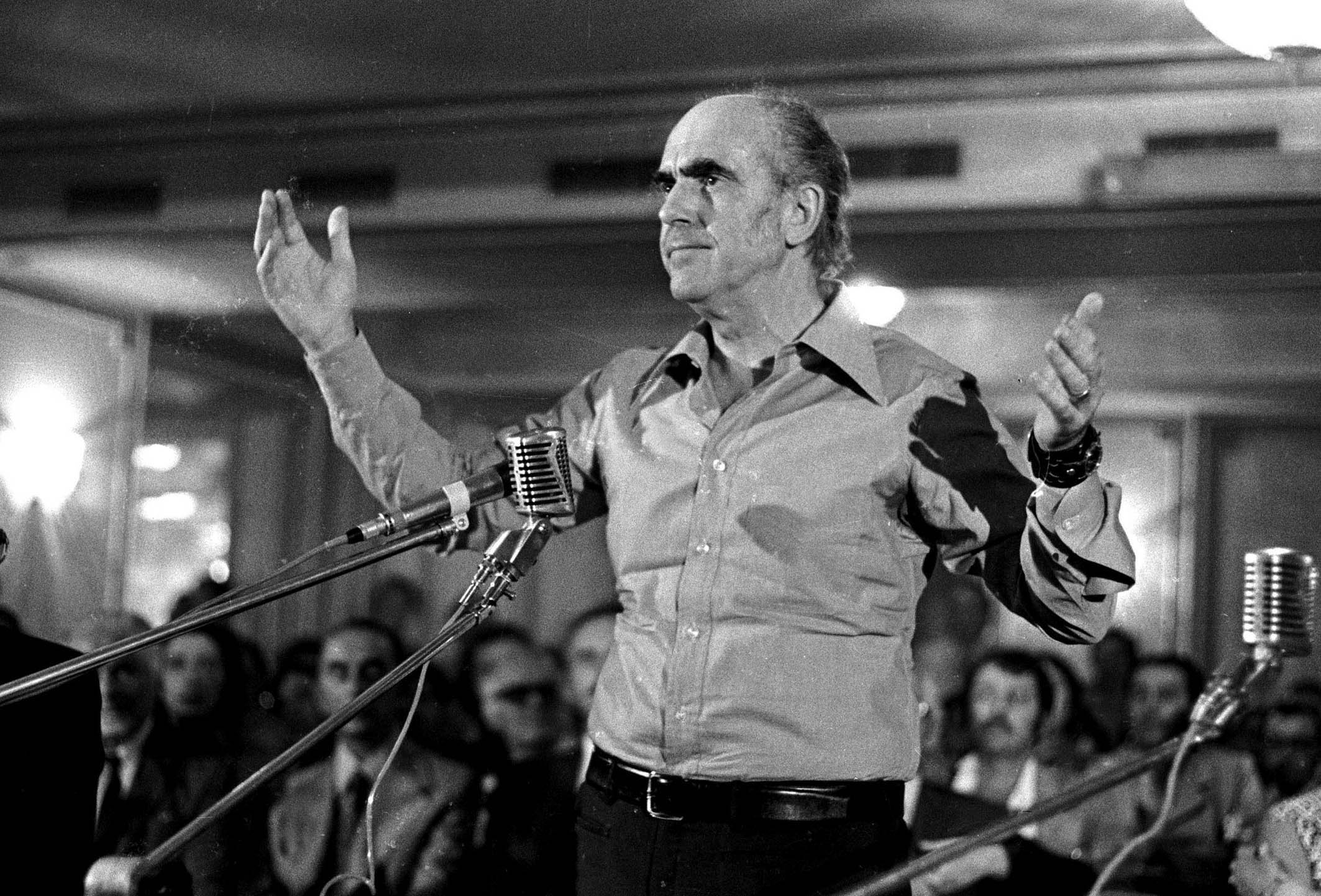 Σφοδρές αντιδράσεις προκαλεί το άρθρο του Αλέξη Τσίπρα για τον Ανδρέα