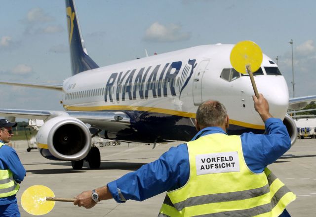Οργή ταξιδιωτών για την αιφνίδια ακύρωση χιλιάδων πτήσεων από τη Ryanair