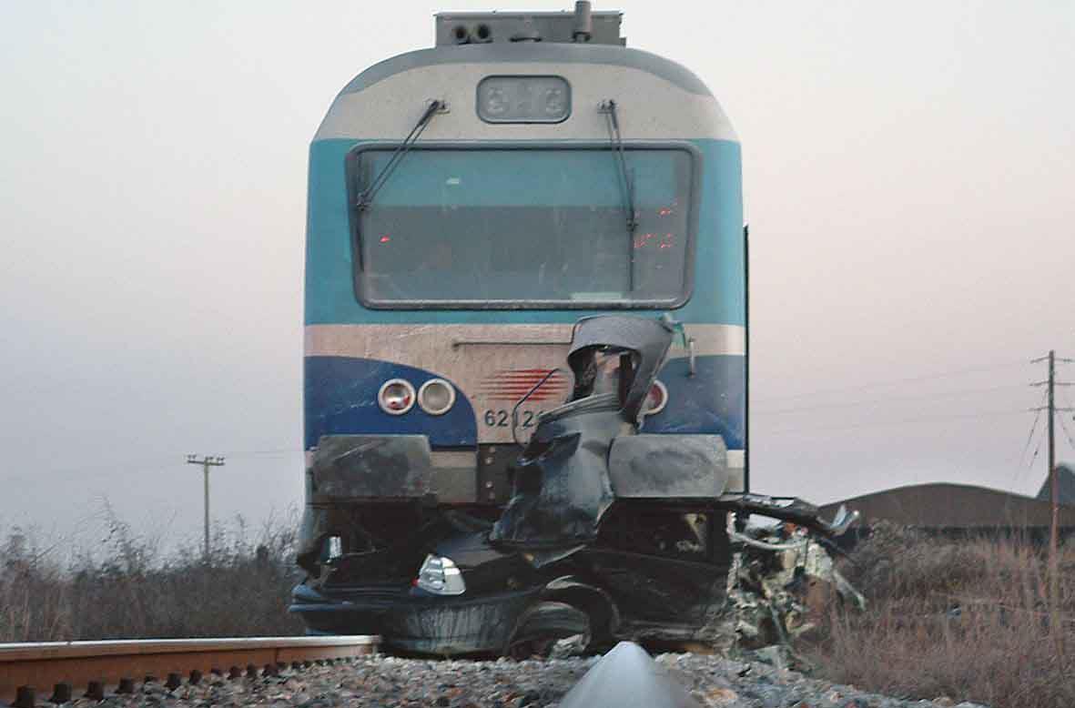 Σύγκρουση ΙΧ με αμαξοστοιχία με έναν σοβαρά τραυματία