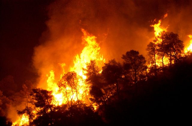 Φόβος για αναζωπυρώσεις στην Αχαΐα – Κάηκε ένα σπίτι