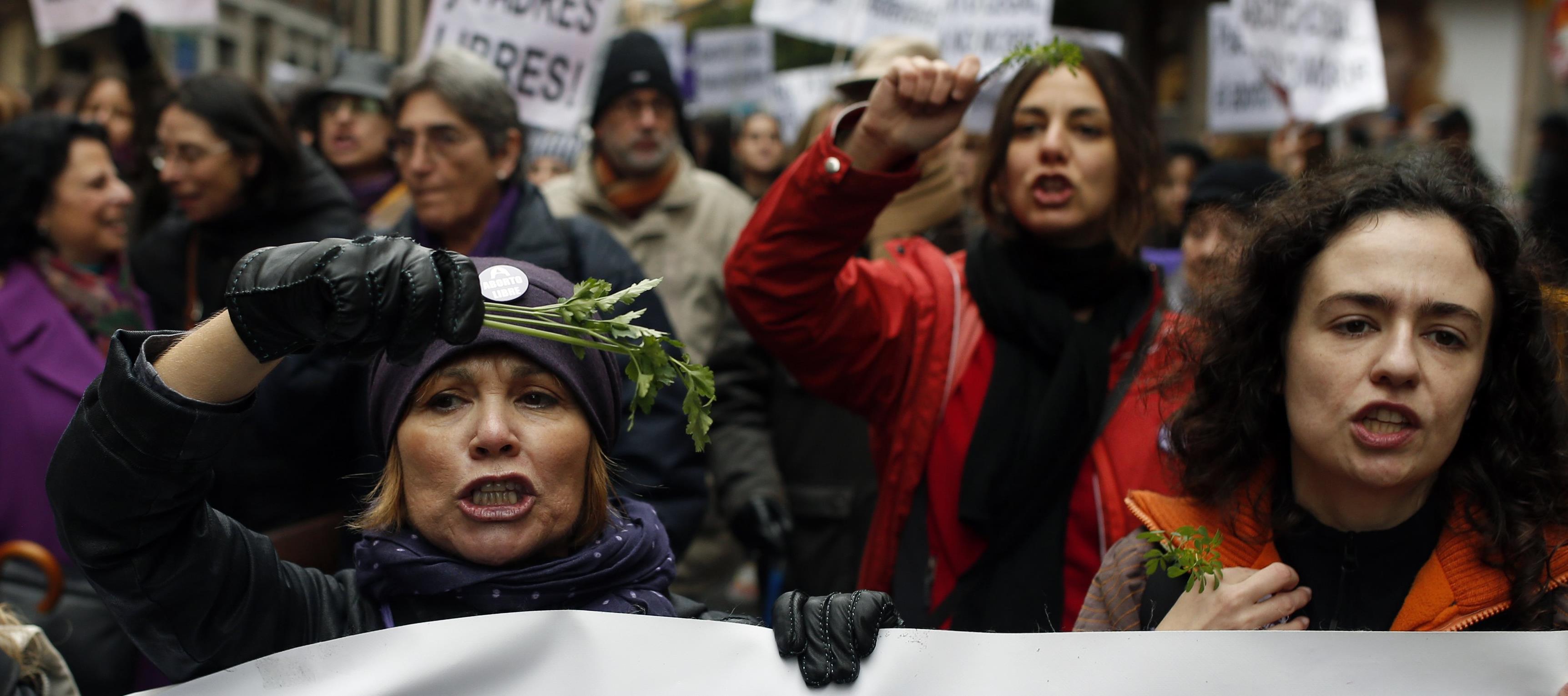 Xιλιάδες διαδηλωτές στους δρόμους της ιρλανδικής πρωτεύουσας για τις αμβλώσεις