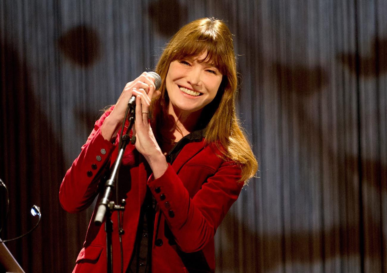 Ραντεβού της Κάρλα Μπρούνι με την Αθήνα μέσω in.gr