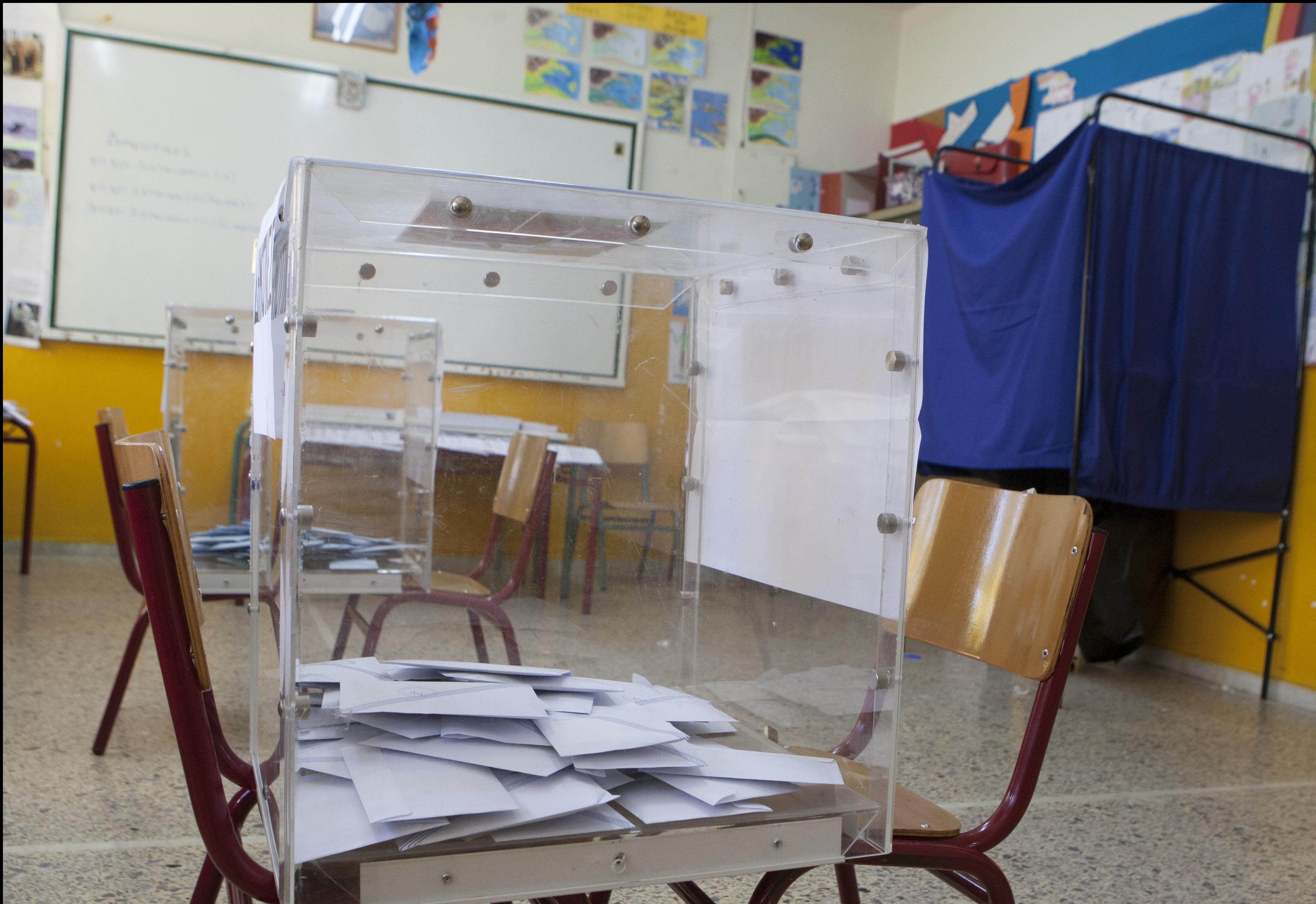 Κεντροαριστερά: Εν αναμονή ανακοινώσεων από Κωνσταντινόπουλο και ΚΙΔΗΣΟ