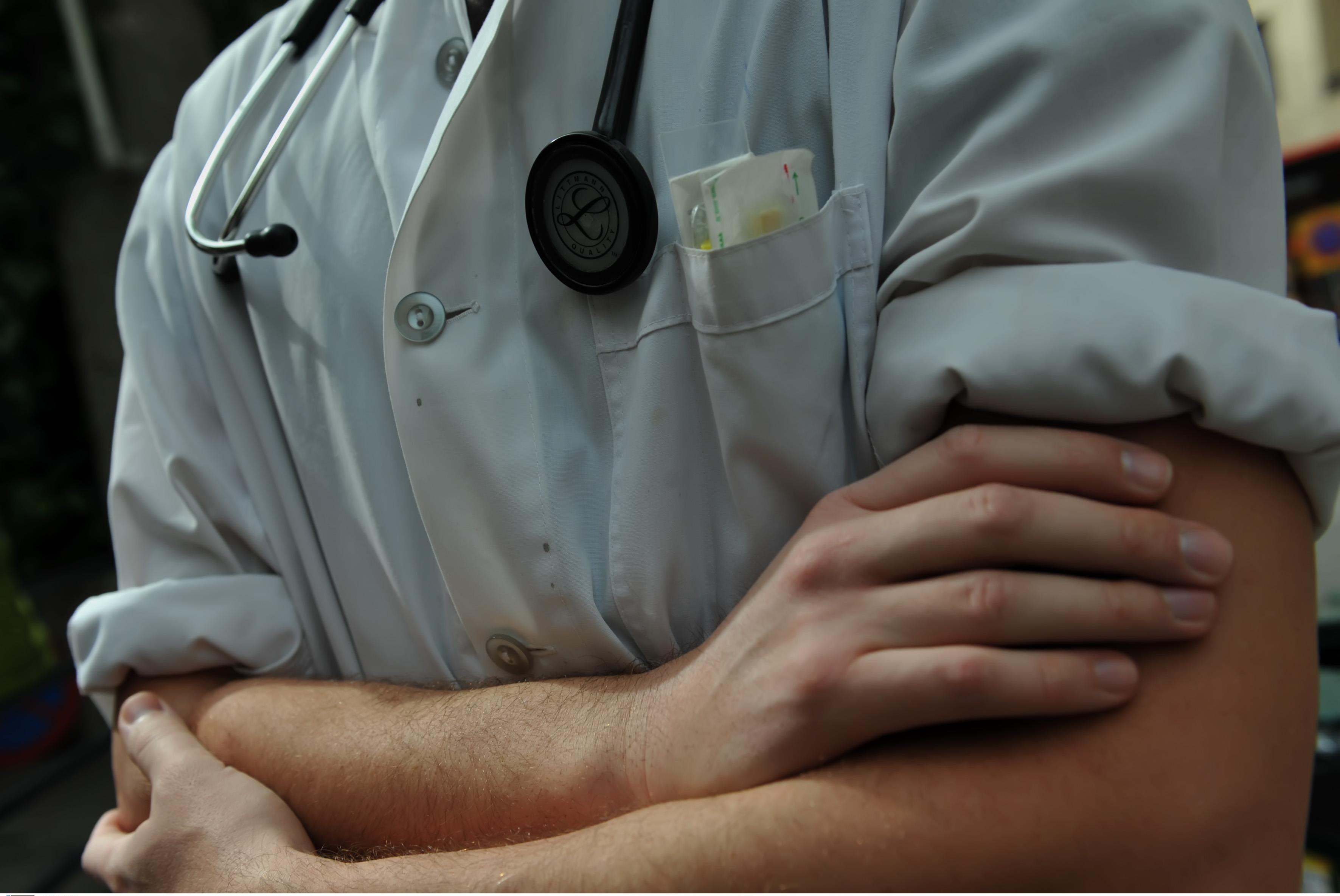 ΝΔ και ΙΣΑ επιμένουν στα περί αποτυχίας του υπουργείου Υγείας στις ΤΟΜΥ