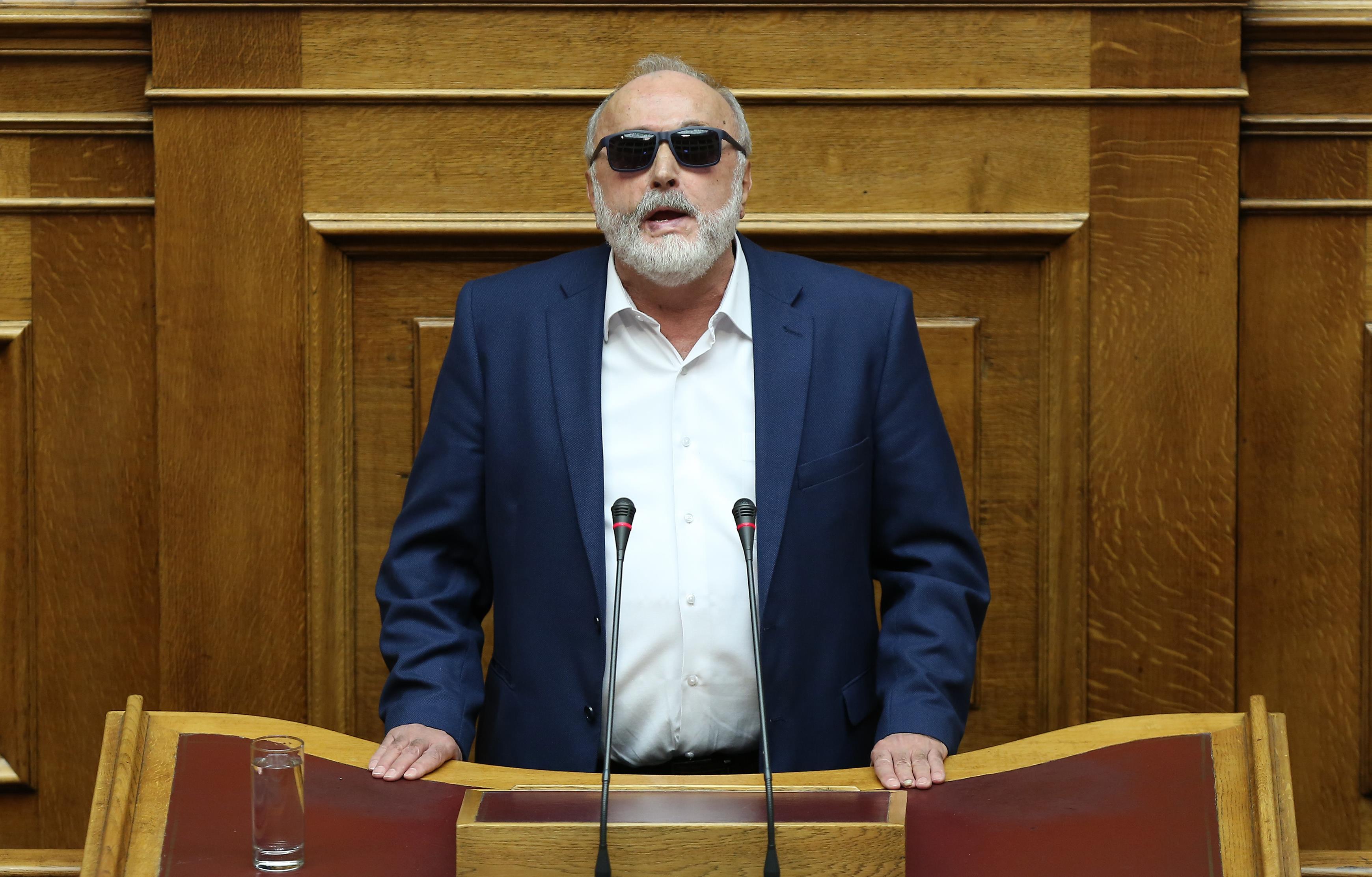 Βουλή: Σε εξέλιξη η συζήτηση για την περιβαλλοντική καταστροφή στον Σαρωνικό [Live]