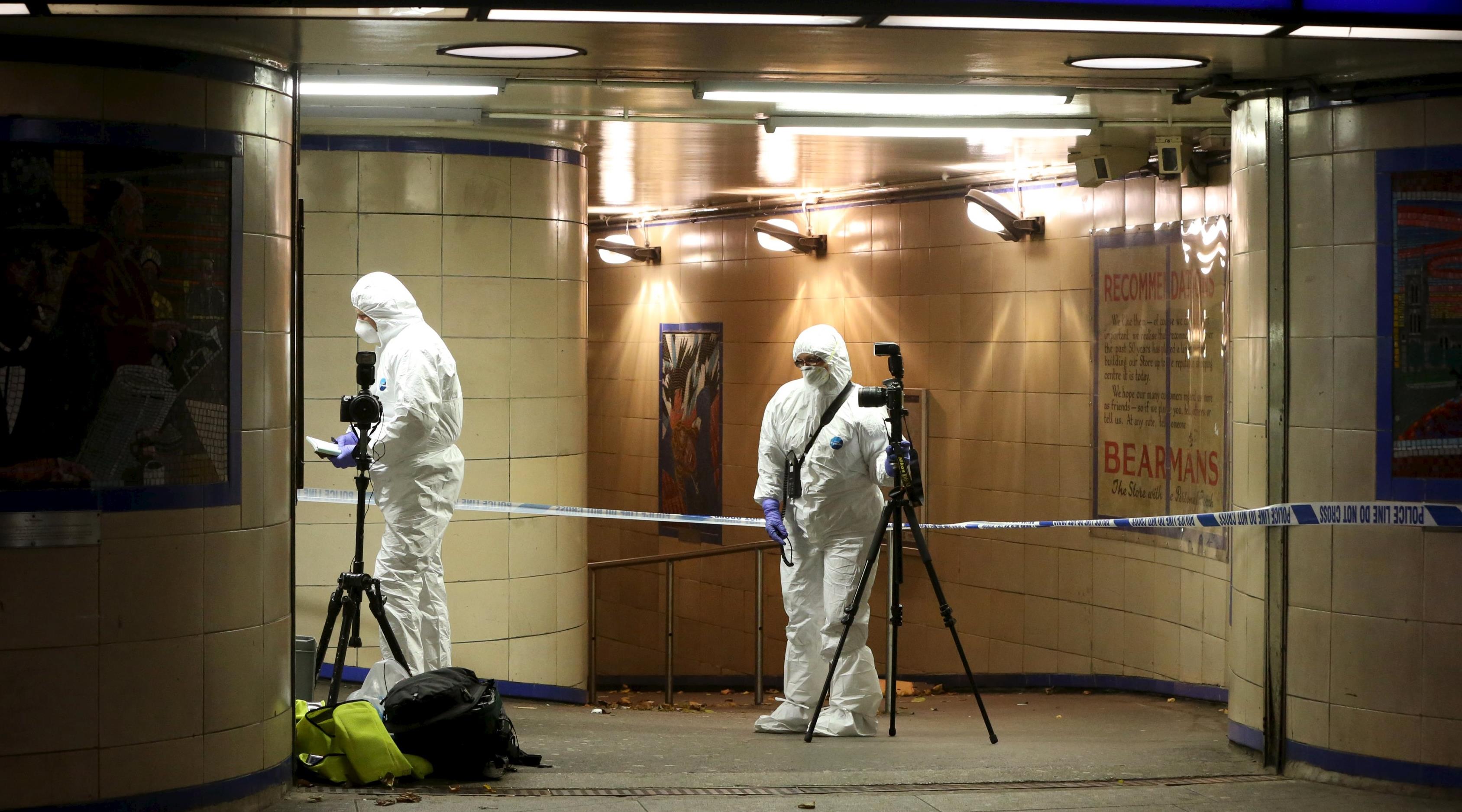 Λονδίνο: Σε εξέλιξη οι έρευνες, υποβαθμίστηκε το επίπεδο συναγερμού