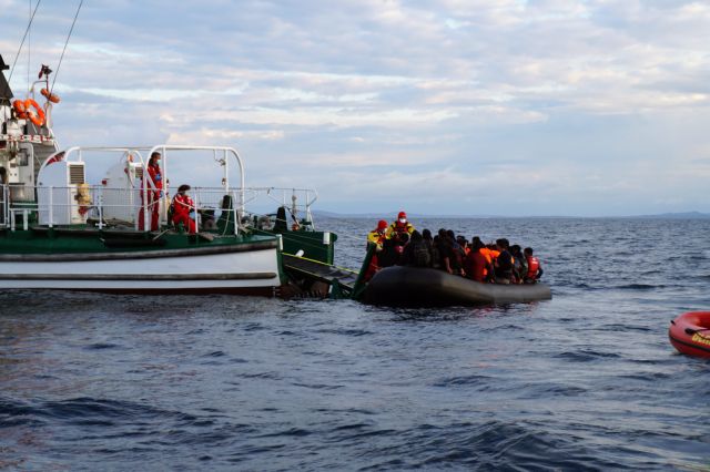 Με δύο πλοιάρια έφθασαν 305 Σύροι πρόσφυγες στην Κύπρο