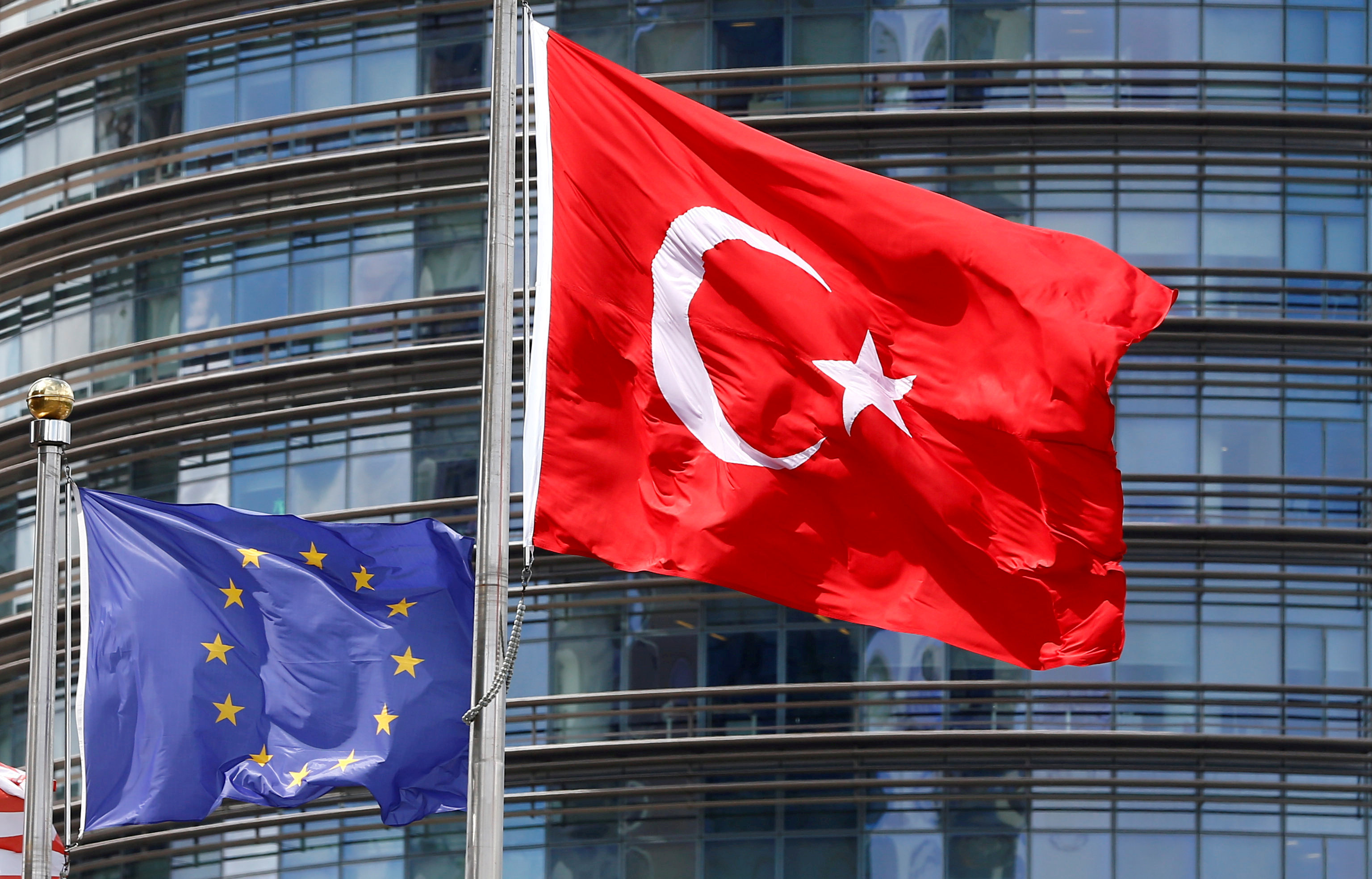 Κατά της συνέχισης ενταξιακών διαπραγματεύσεων της Τουρκίας το Παρίσι