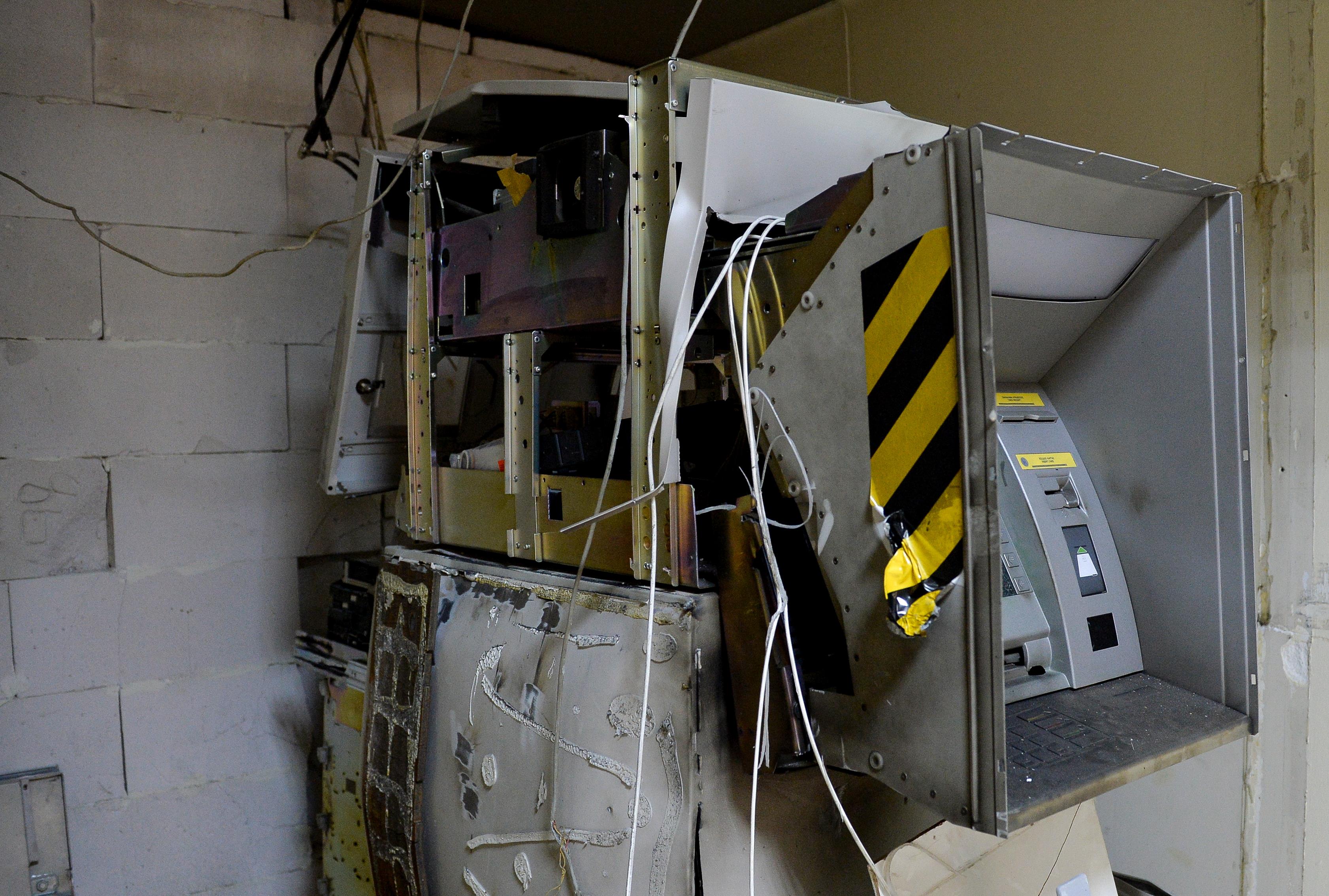 Άγνωστοι ανατίναξαν μηχάνημα ΑΤΜ τα ξημερώματα στα Μελίσσια