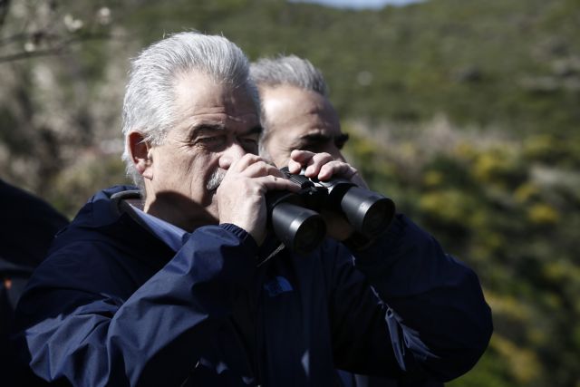 Με ελικόπτερο στα καμμένα της Ζακύνθου ο Ν.Τόσκας