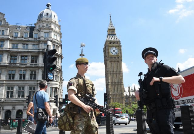 Λονδίνο: Συνεχίζονται οι έρευνες για ύποπτους τρομοκράτες