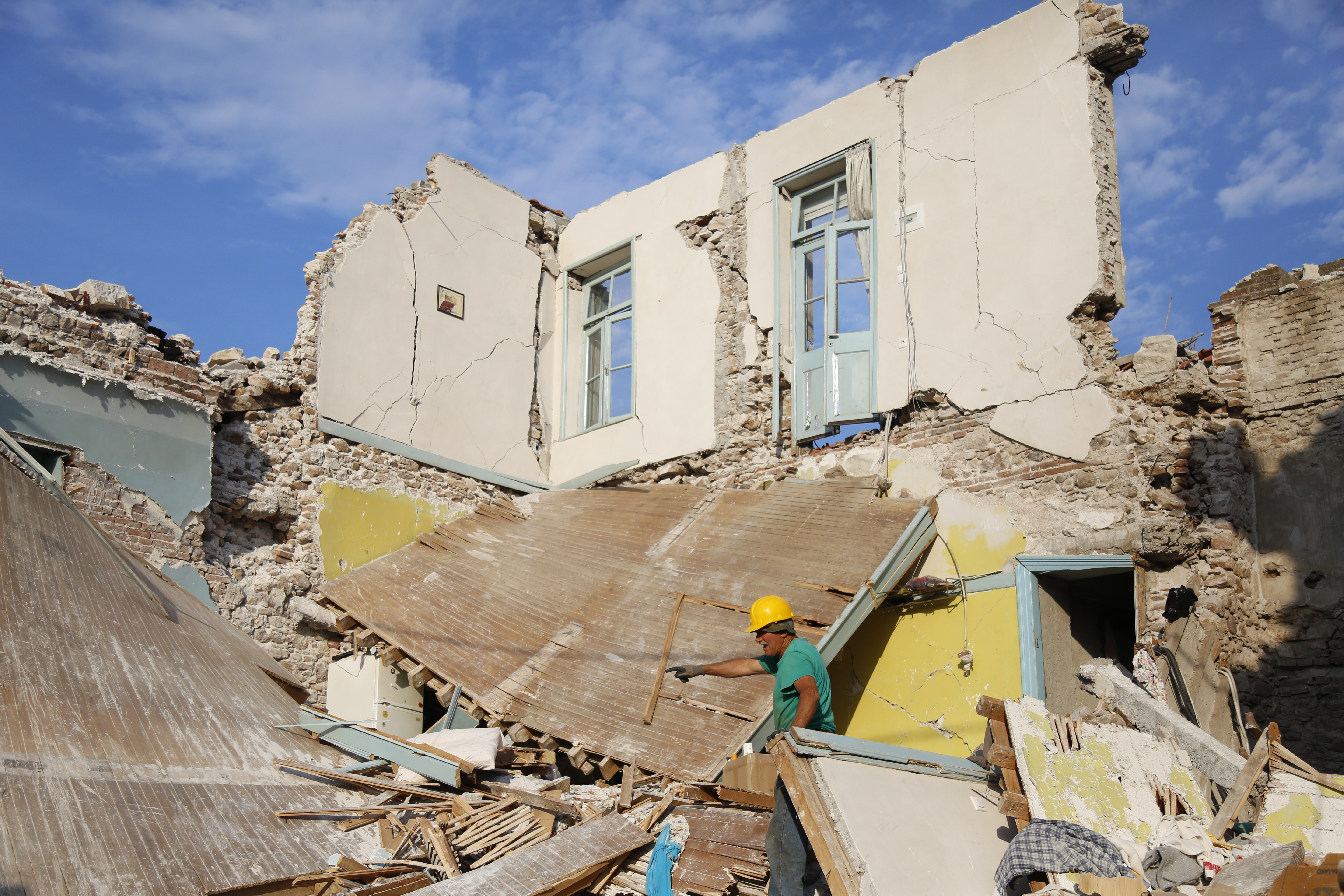 Έκτακτη ενίσχυση 43 εκ. ευρώ στη σεισμόπληκτη Λέσβο