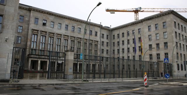 Tageszeitung: Θα μπορούσε να είναι καλή είδηση η αποχώρηση Σόιμπλε