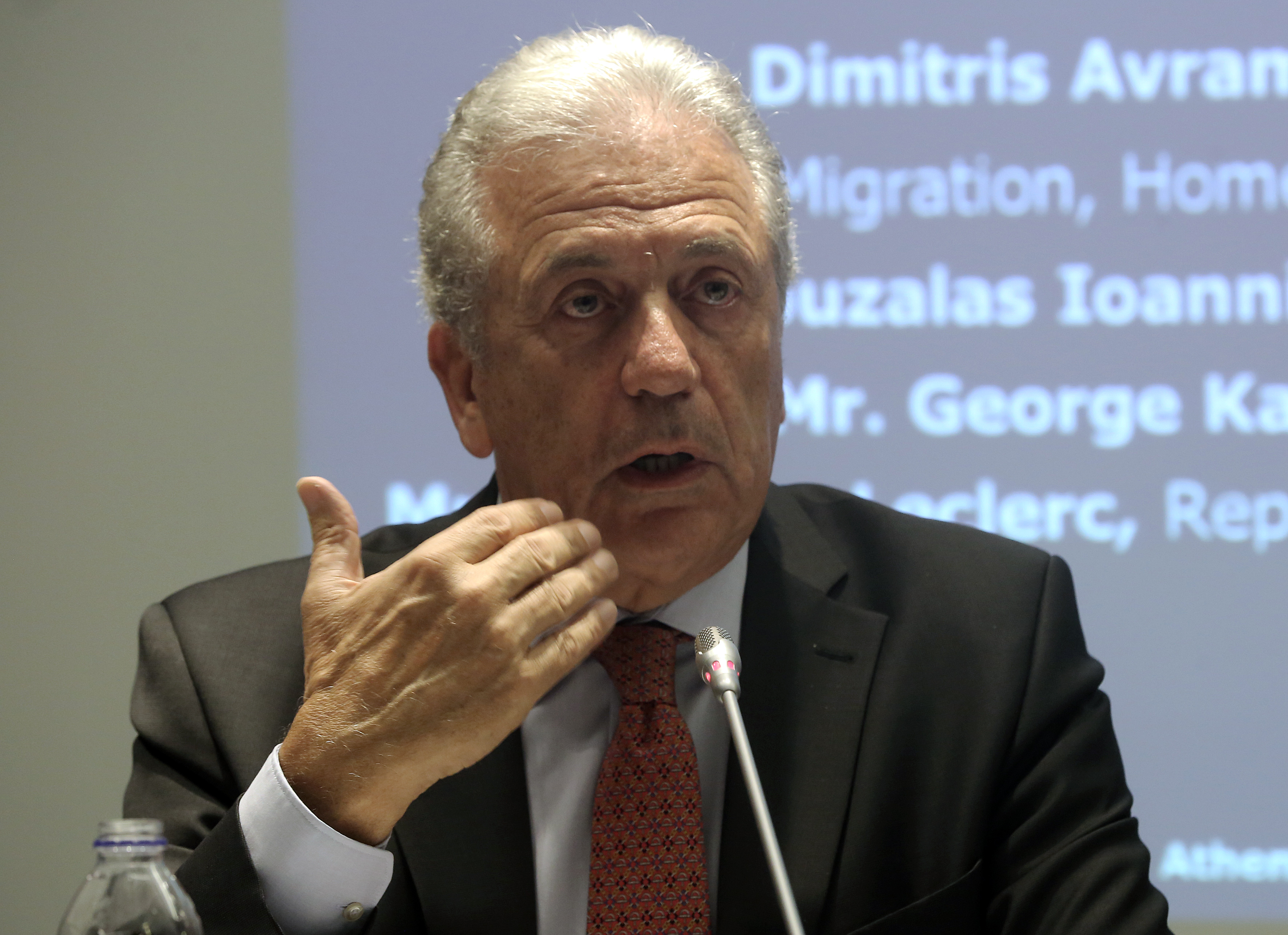 Αβραμόπουλος: Να προστατεύσουμε τα πολιτικά συστήματα από το κυβερνοέγκλημα
