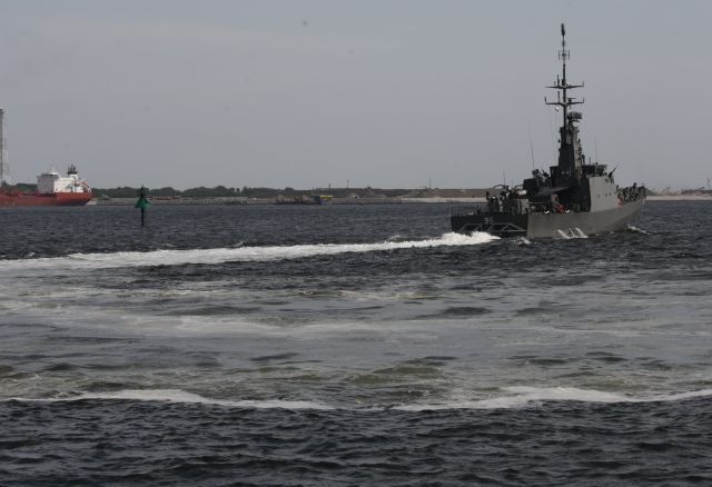 Πέντε αγνοούμενοι μετά τη σύγκρουση πλοίων στη Σιγκαπούρη