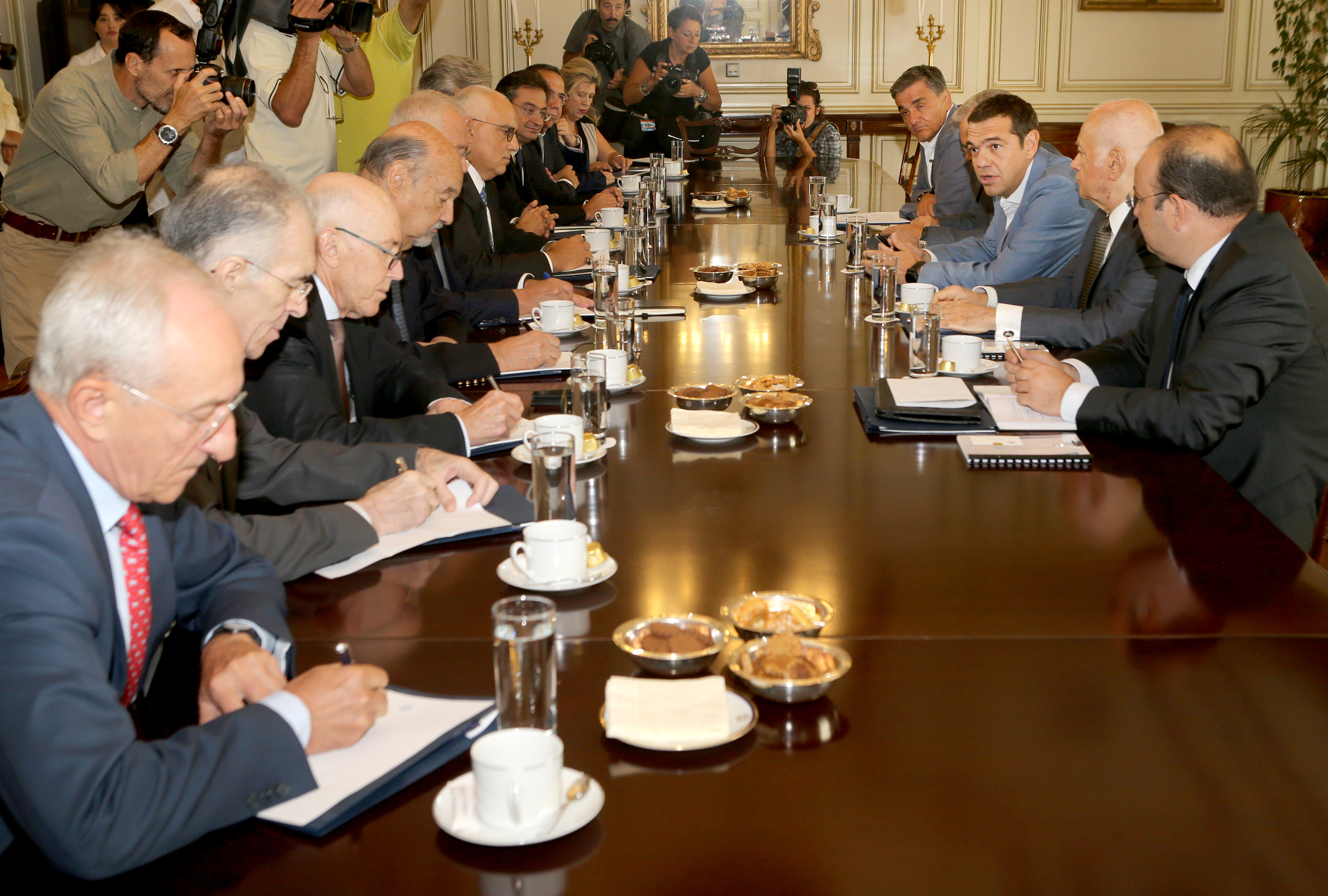 Ικανοποίηση και αστερίσκοι στη συνάντηση Τσίπρα – τραπεζιτών