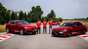 Vettel και Raikkonen πίσω από το τιμόνι της Alfa Romeo Giulia Quadrifoglio