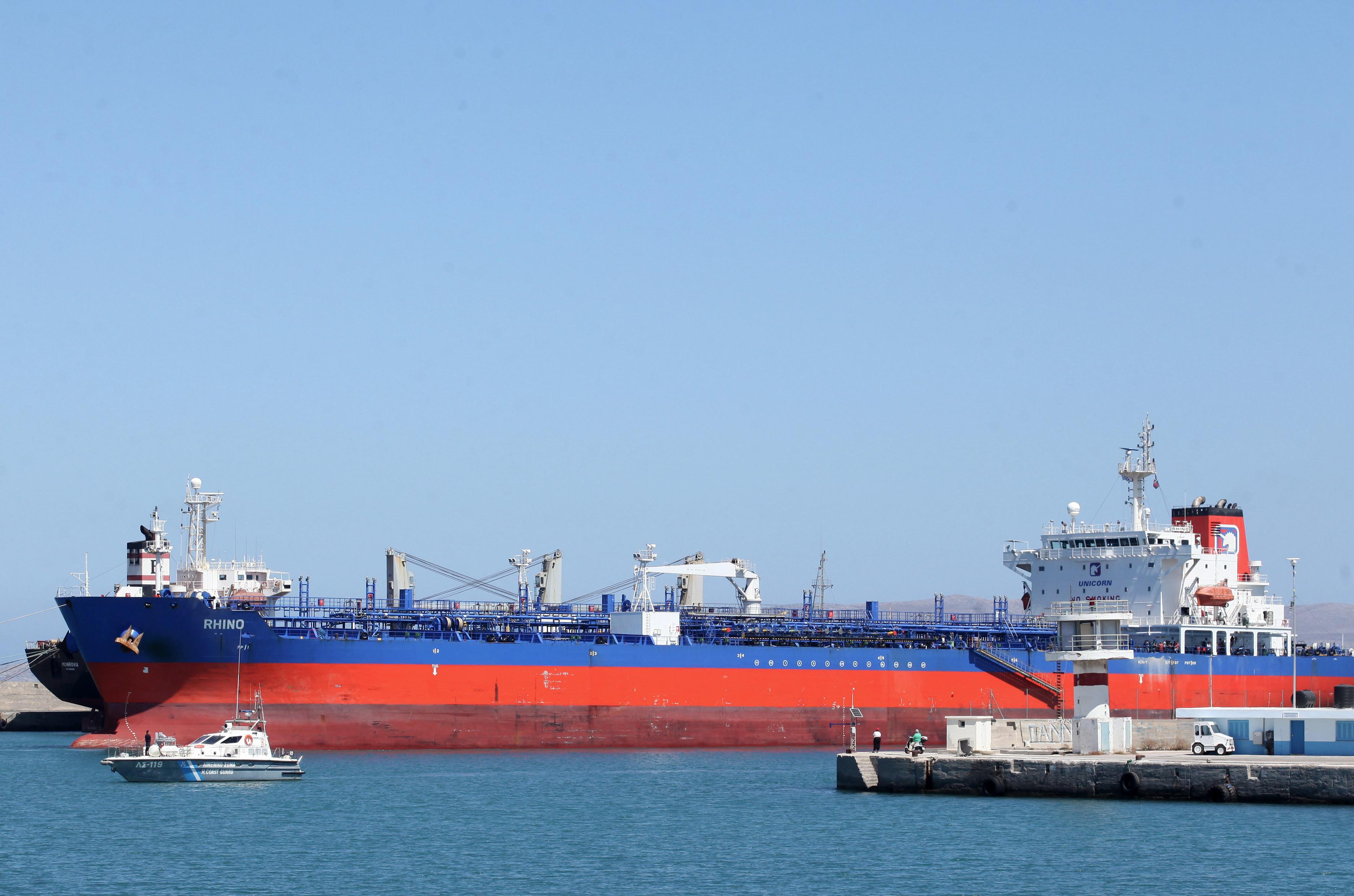Βύθιση δεξαμενόπλοιου στον Σαρωνικό Κόλπο με άγνωστη ποσότητα καυσίμων
