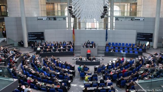 Bundestag: Επίθεση Γκάμπριελ σε Σόιμπλε για την Ελλάδα