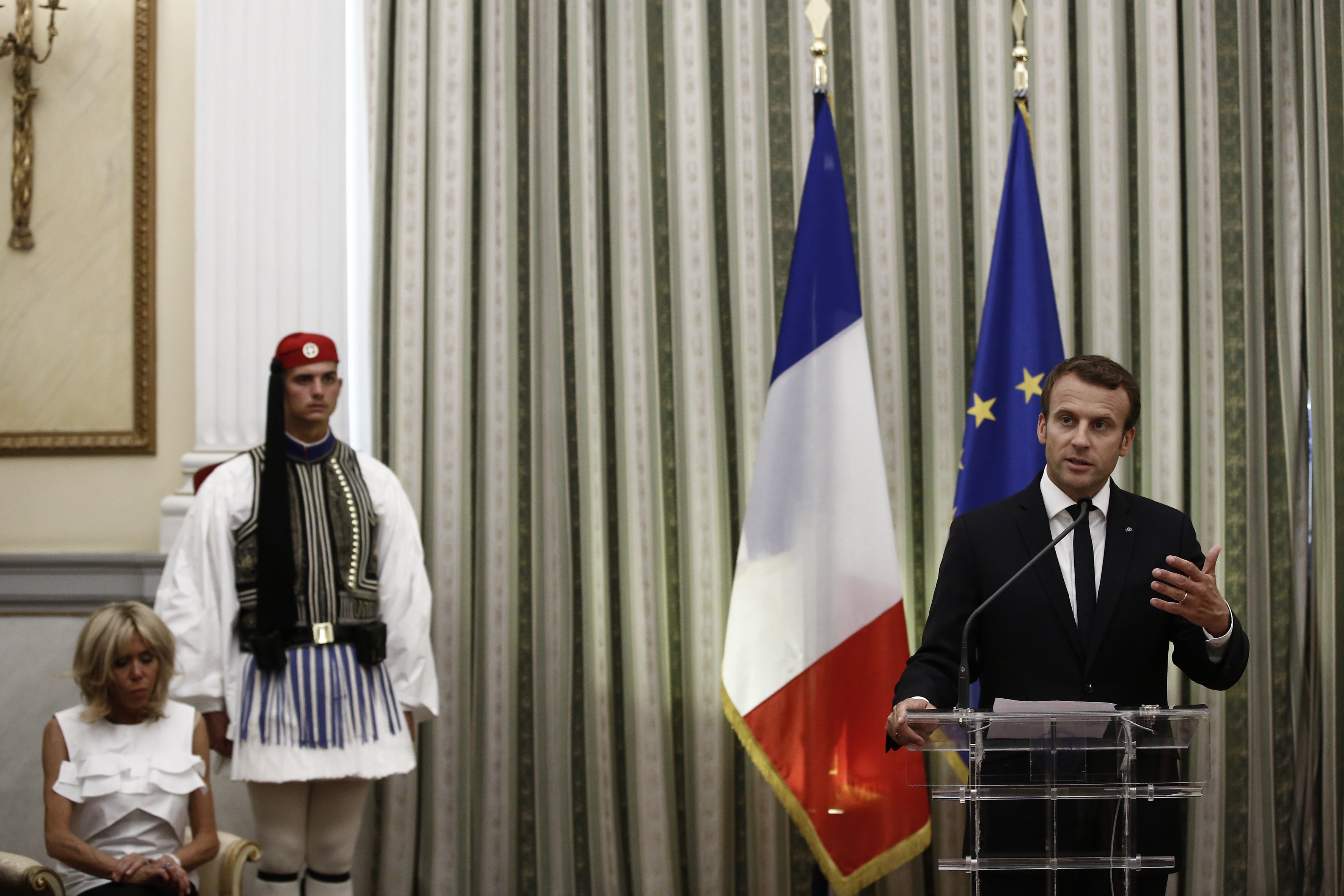 Μακρόν: Ευρωπαϊκό Νομισματικό Ταμείο και ευρω-υπουργός Οικονομικών