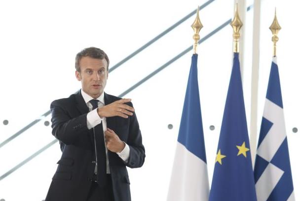 Μακρόν: «Όχι» σε επιβολή μέτρων στην Ελλάδα που εμποδίζουν την ανάπτυξη