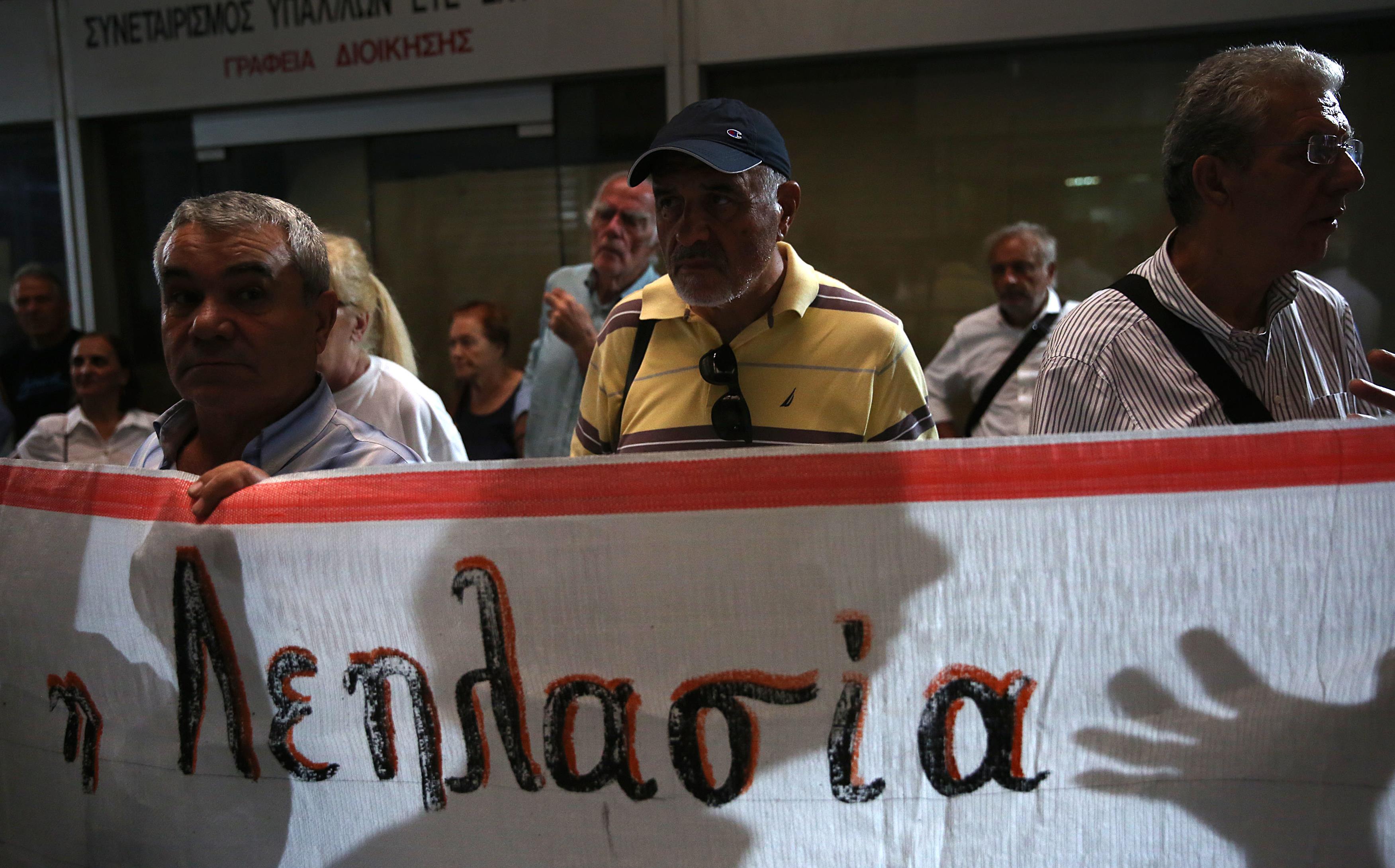 Μαχαίρι στα κοινωνικά επιδόματα με την γ’ αξιολόγηση